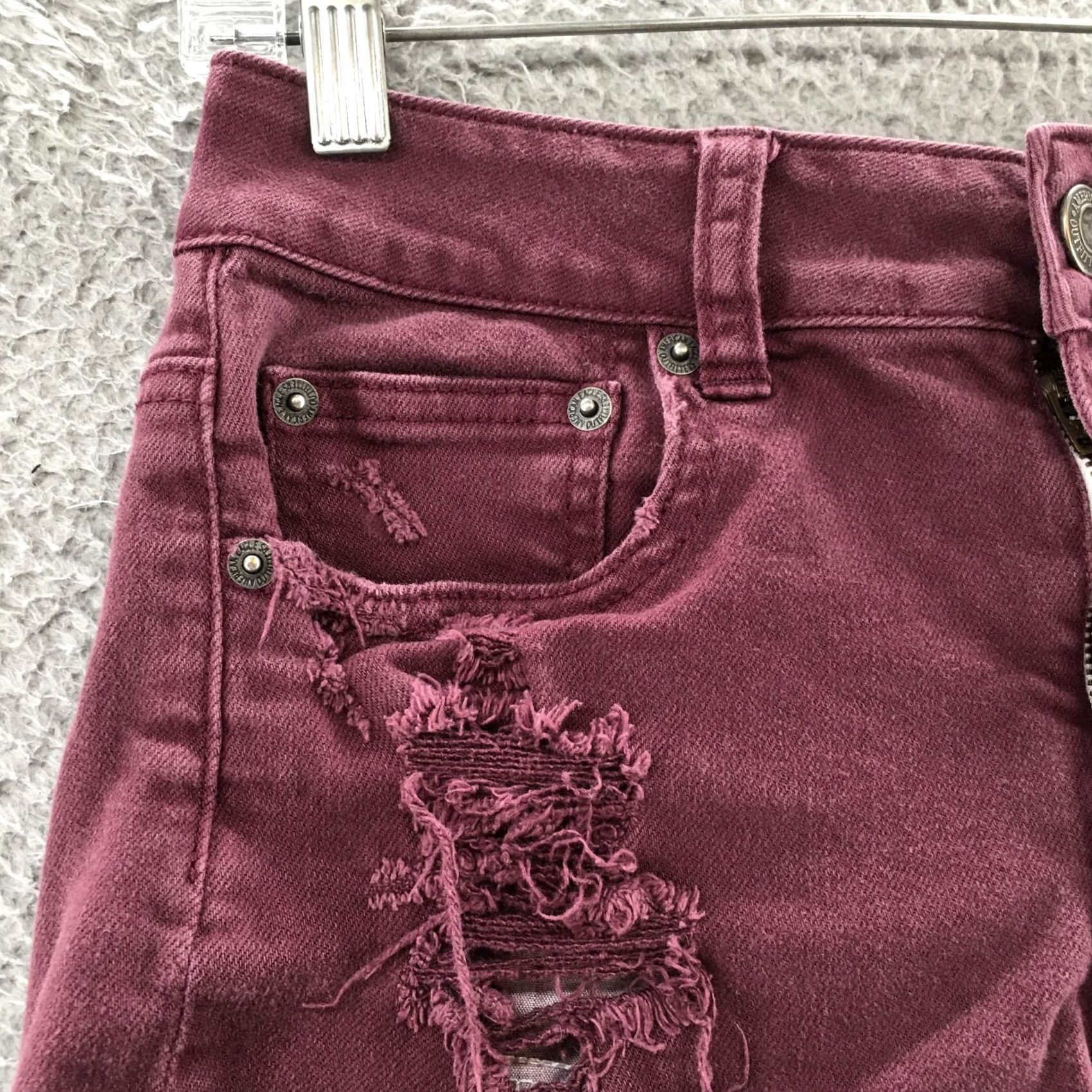 American Eagle Outfitters American Eagle Outfitters Cut-off Shorts Womens 4 Purple Zip Fly Denim 28 Inseam 2.5 in Distressed 5-Pocket Regular Rise Mid Vintage: No Size 27" / US 4 / IT 40 - 4 Thumbnail