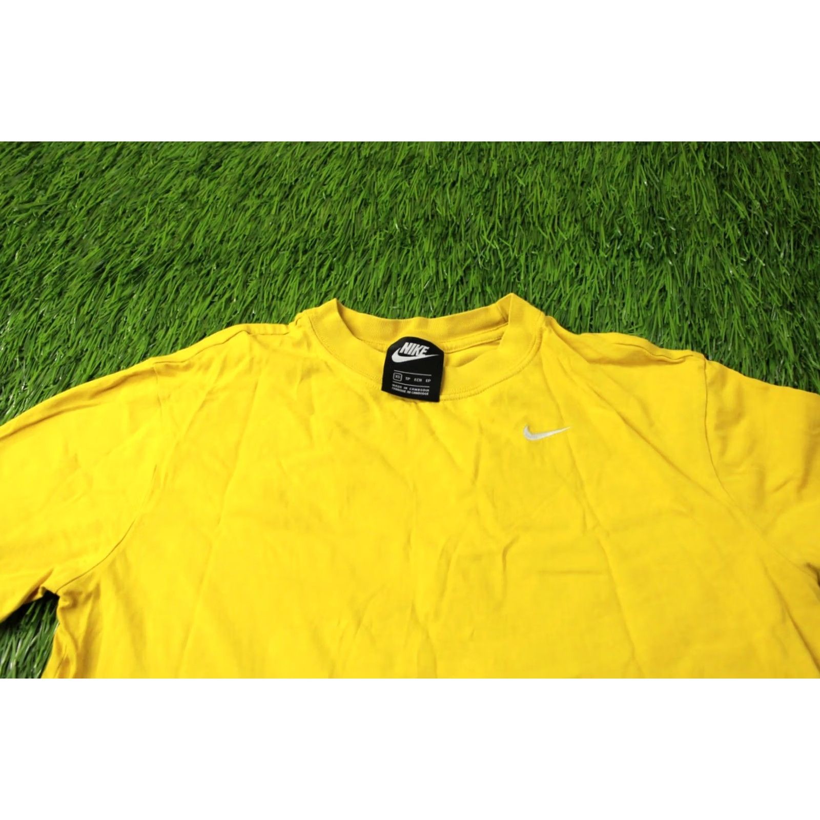 Nike Nike Original 2019 Women Casual Shirt XS T-Shirt Jersey Yellow Short Sleeve Classic Fit Size XS / US 0-2 / IT 36-38 - 2 Thumbnail