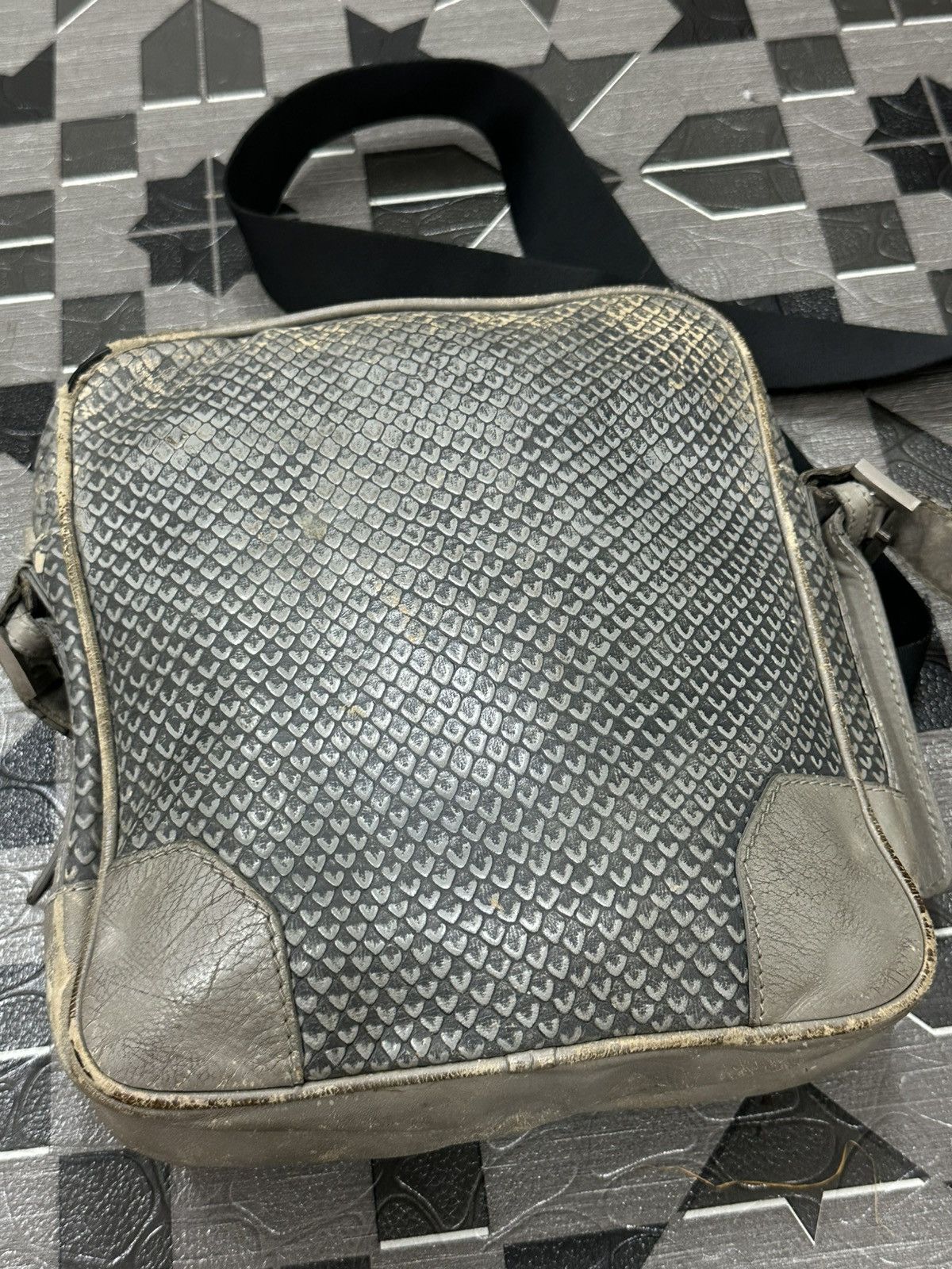Emporio Armani Vintage 1990 Emporio Armani Fish Leather Sling Bag Size ONE SIZE - 10 Thumbnail