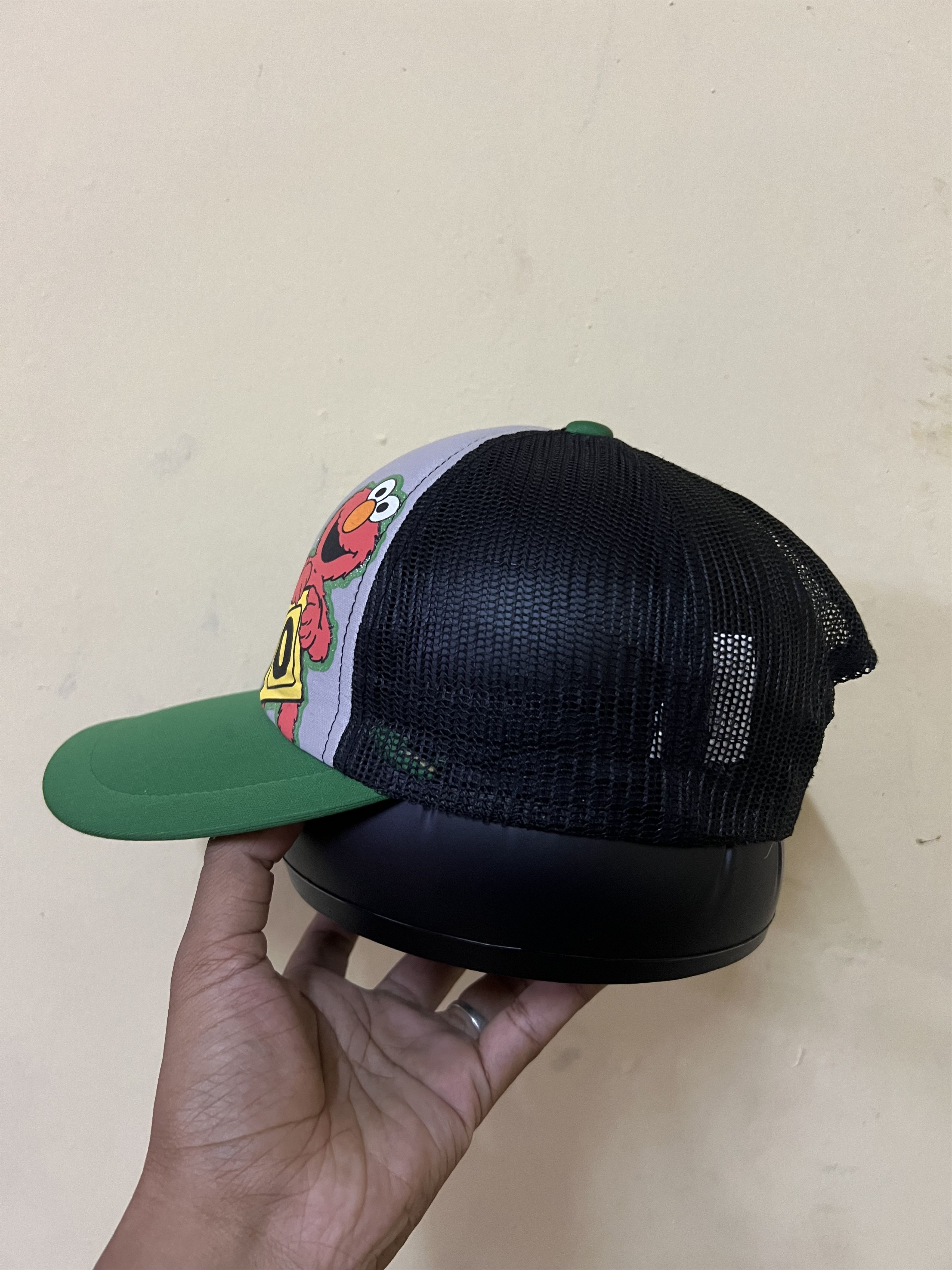 Hat Club Y2K Elmo Sesame Street 2005 Trucker hat Size ONE SIZE - 2 Thumbnail