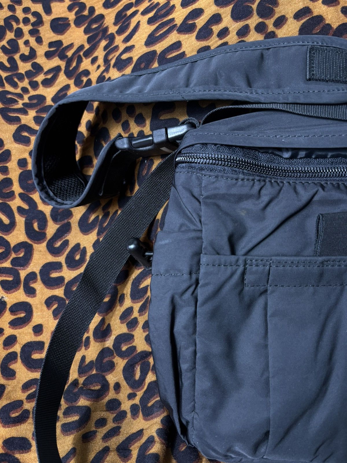 Katharine Hamnett London Katherine Hamnett London x Maruem Japan Sling Bag Size ONE SIZE - 10 Thumbnail