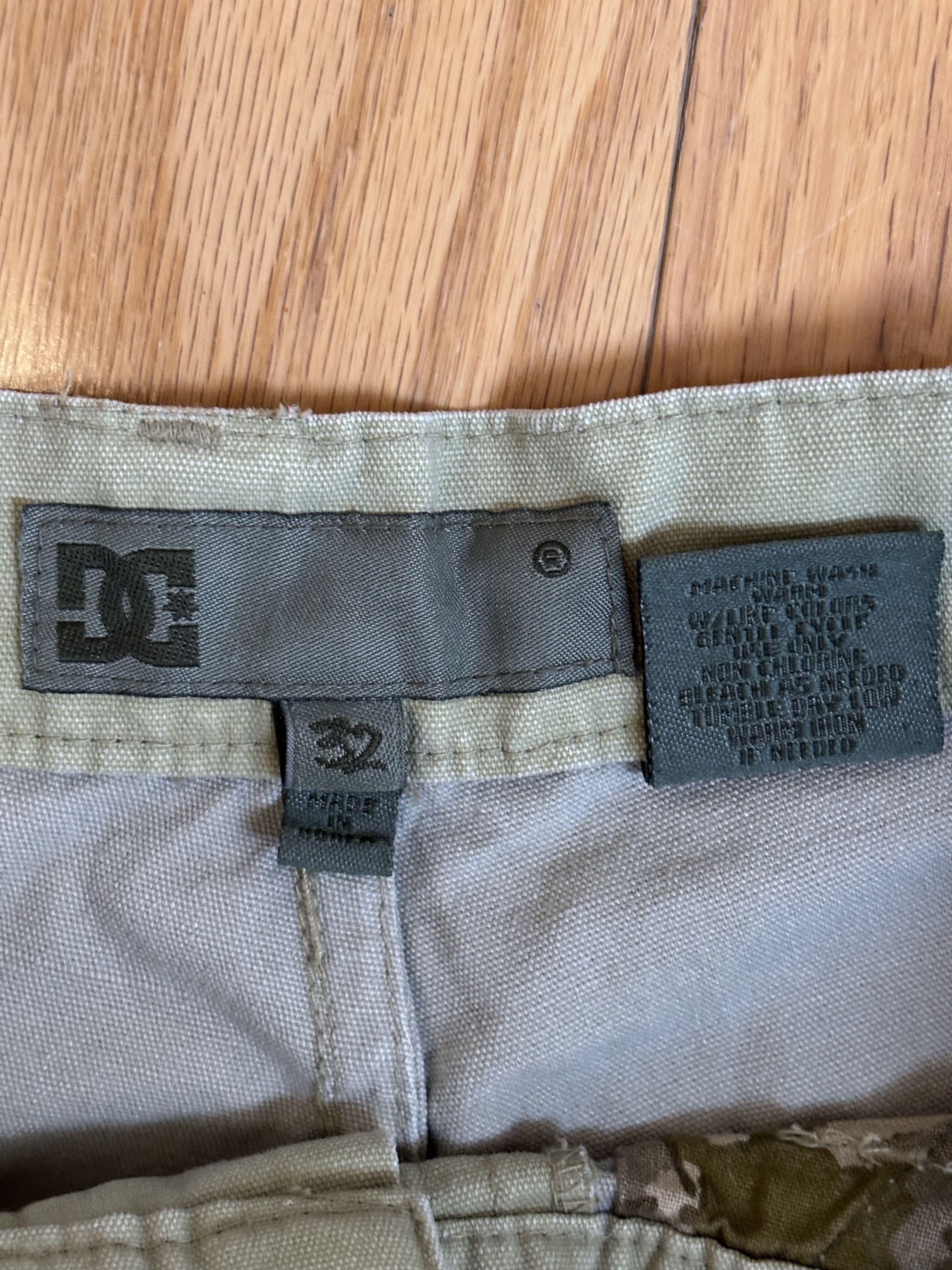 DC DC Skateboarding Wide Shorts 32 Size US 32 / EU 48 - 3 Thumbnail