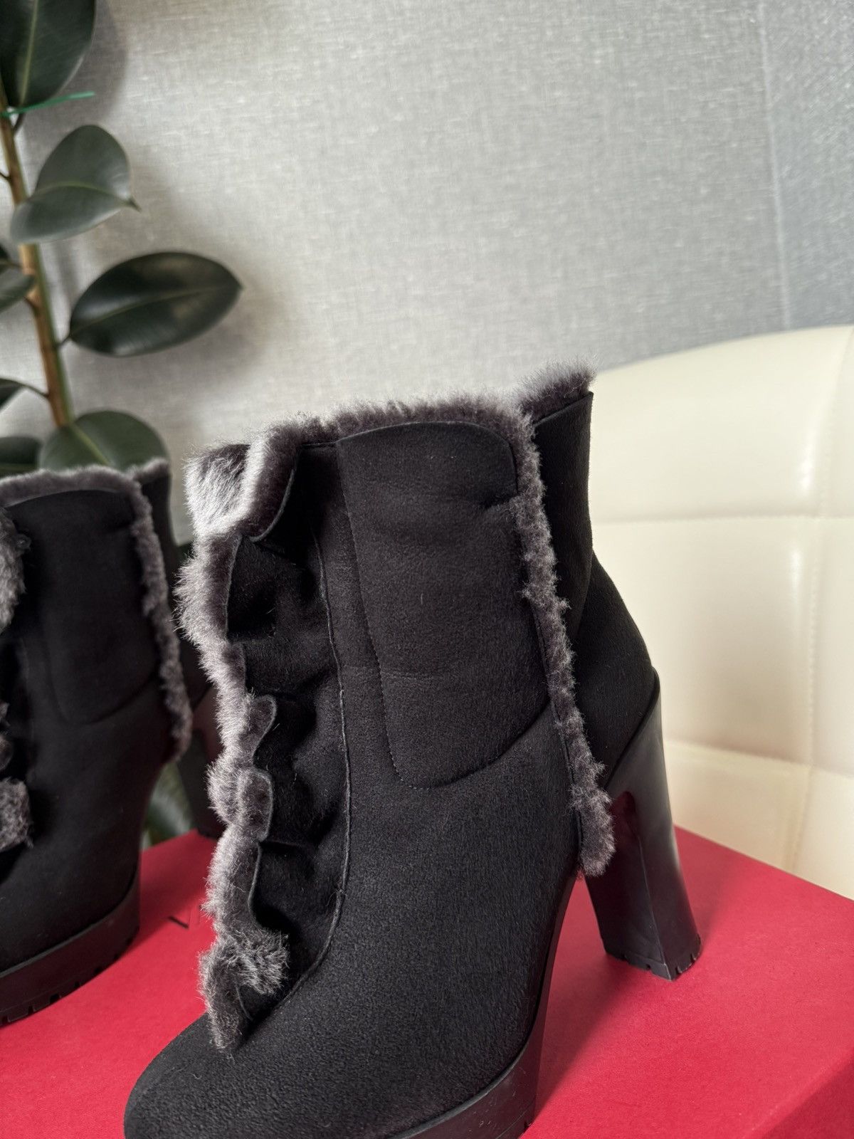 Valentino Valentino Garavani Black Suede Shearling Platform Ankle Boot Size US 7 / IT 37 - 4 Thumbnail