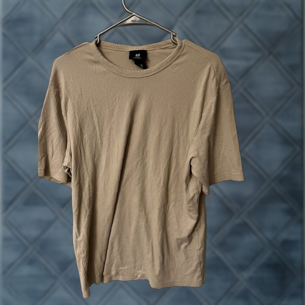 H&M H&M Slim Fit Taupe Waffle Knit Short Sleeve Shirt Size Large Size US L / EU 52-54 / 3 - 1 Thumbnail