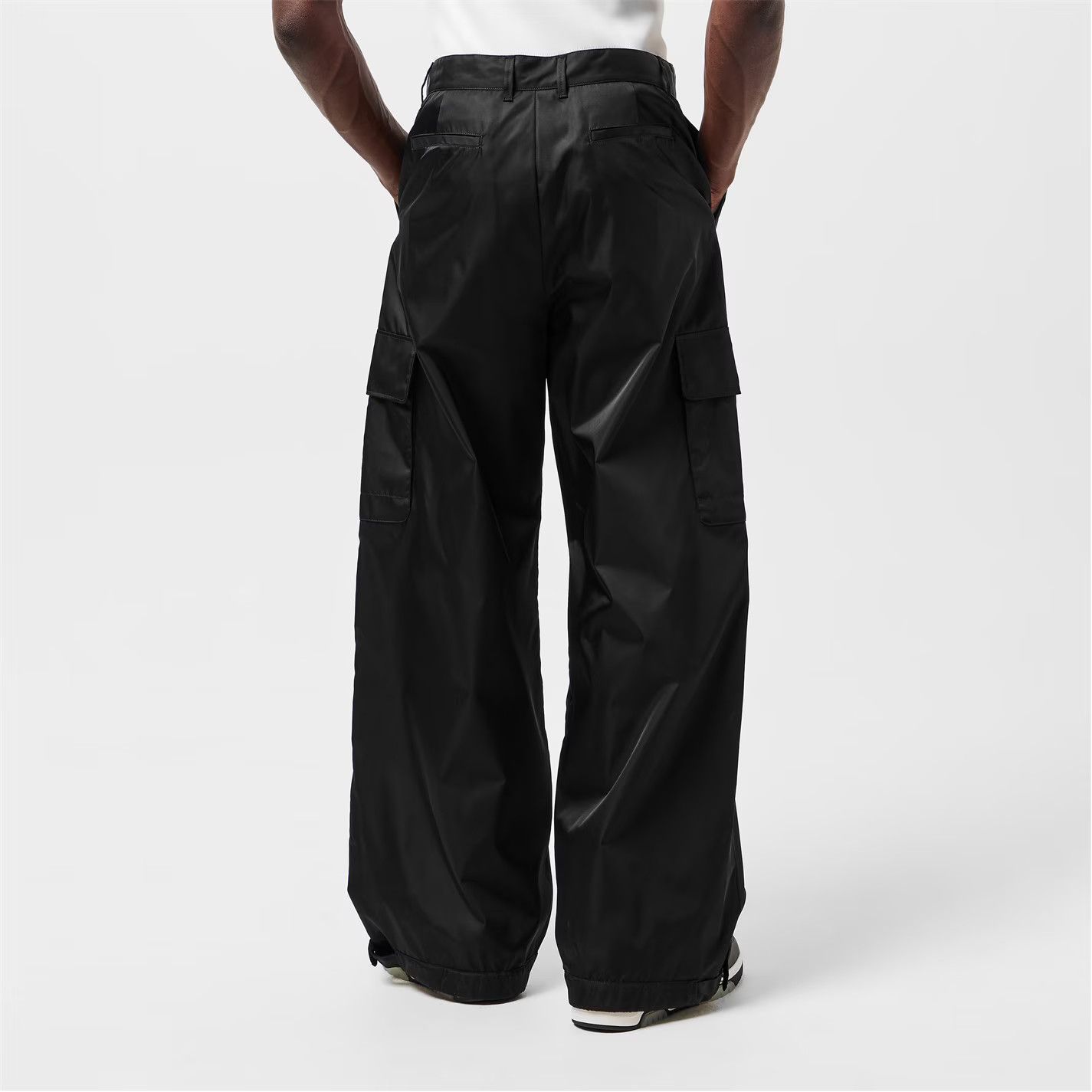 Off-White o1g2r1mq0226 Industrial Multi Pocket Cargo Trousers In Black Size US 34 / EU 50 - 3 Thumbnail