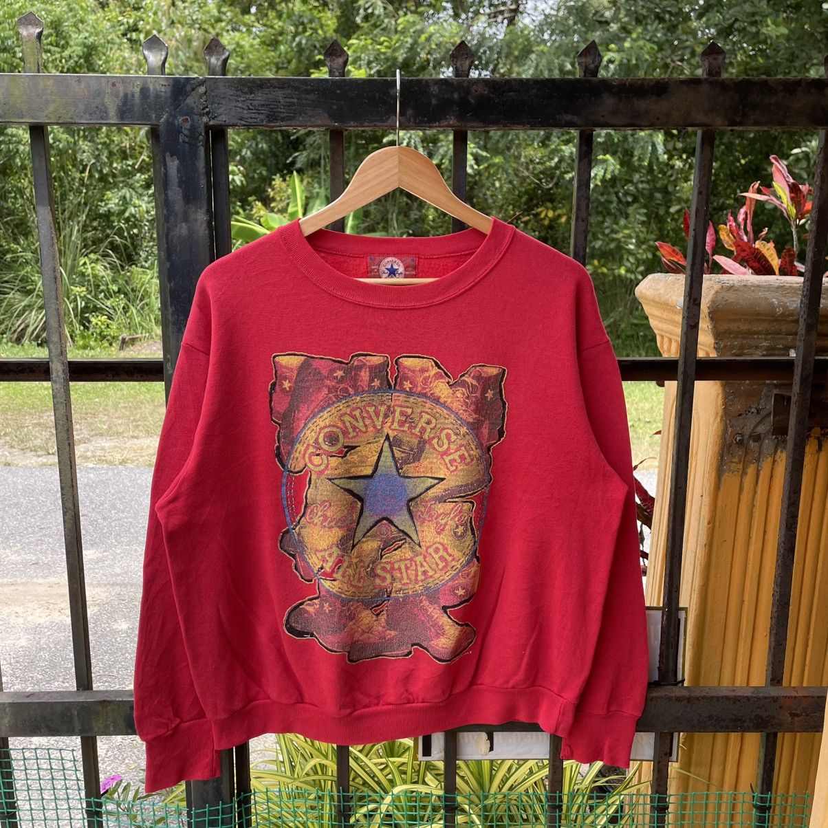 Converse 🔥Vintage 1993 Converse Big Logo Boxy Sweatshirts Size US M / EU 48-50 / 2 - 1 Thumbnail