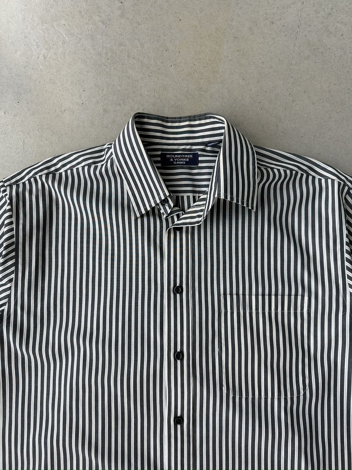 Vintage Vtg Roundtree & York Striped Short Sleeve Button Up Shirt Size US XL / EU 56 / 4 - 3 Thumbnail