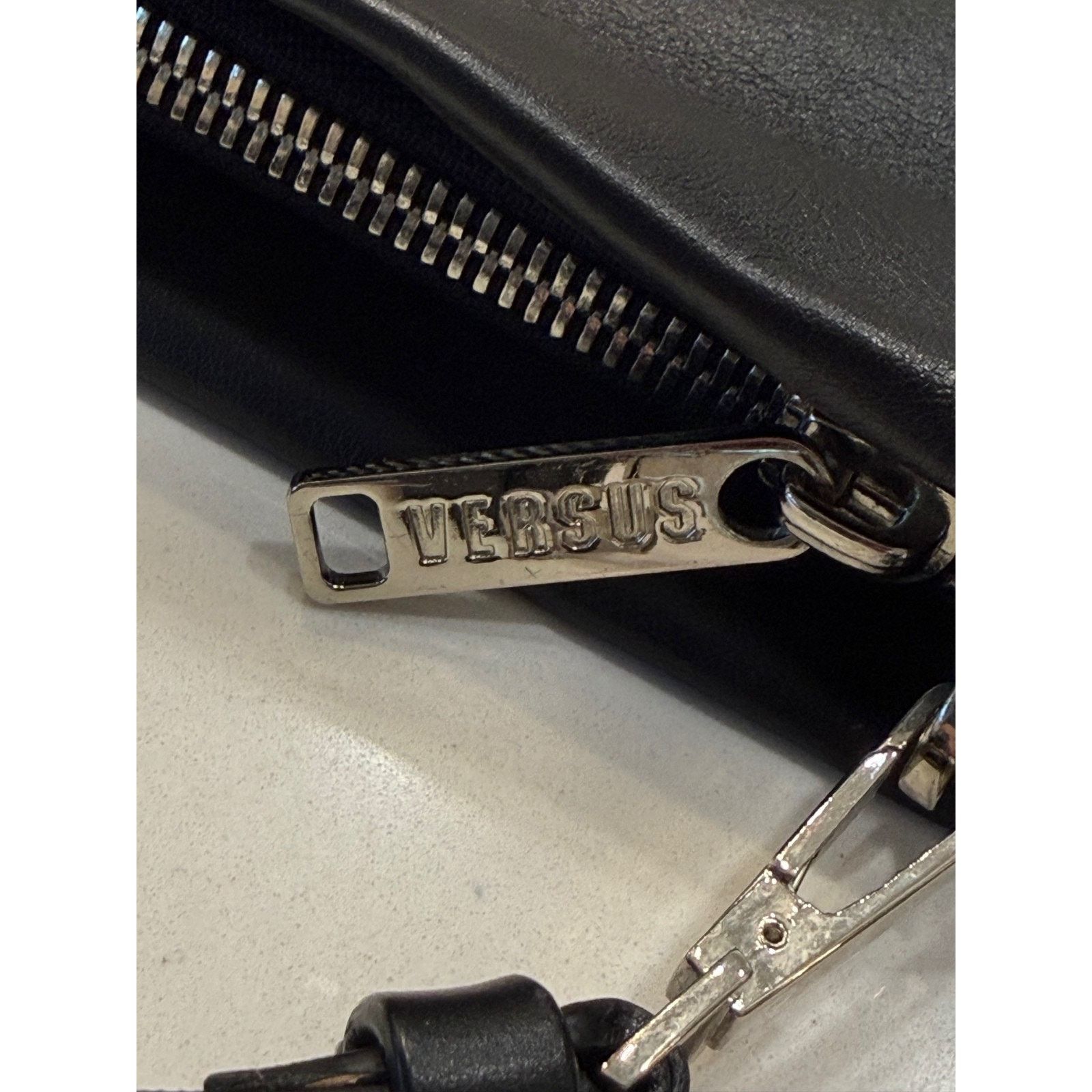 Versace VERSACE VERSUS Black Leather Shoulder Bag MINT COND | COA Size ONE SIZE - 8 Thumbnail
