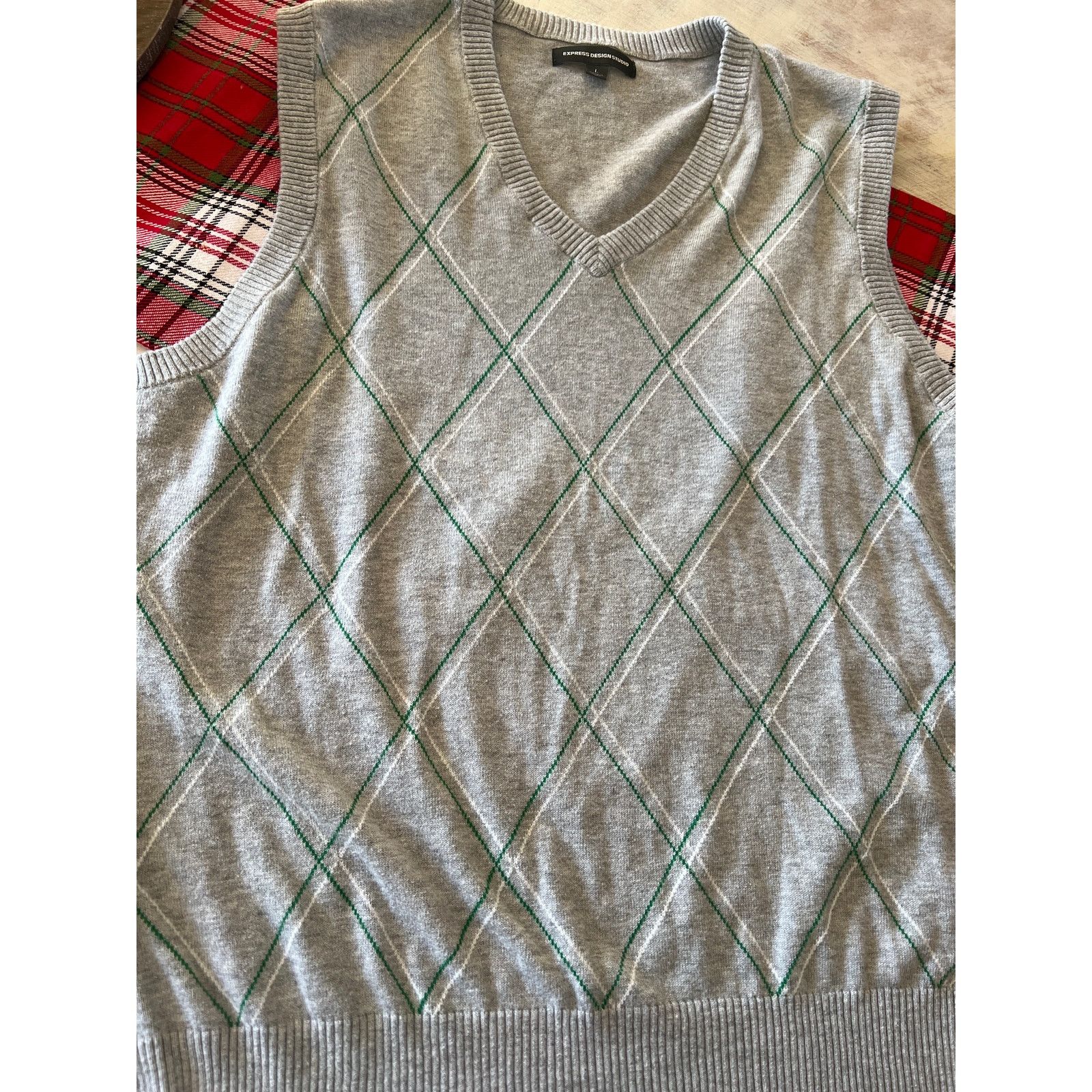 Express Express Design Studio Gray Plaid Argyle Sweater Vest Men Lge Size US L / EU 52-54 / 3 - 2 Thumbnail