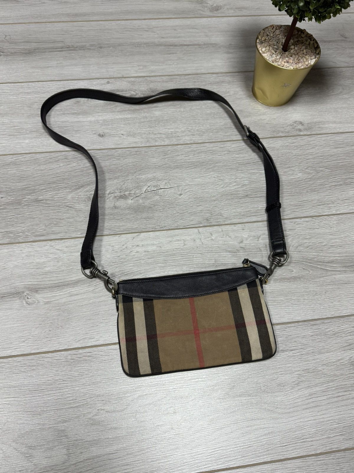 Burberry Burberry nova check leather bag pouch crossbody Size ONE SIZE - 12 Thumbnail