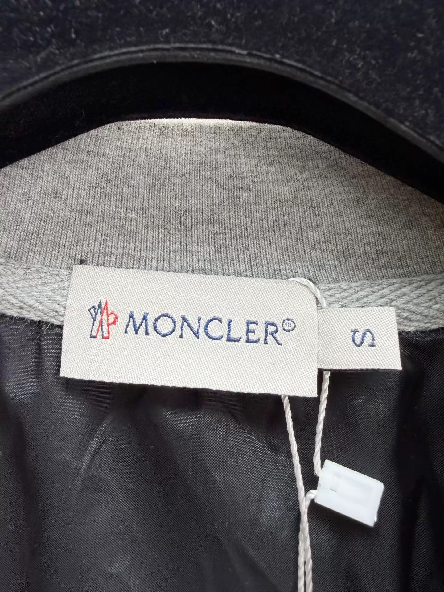 Moncler Moncler colorblocked jacket S worn zipper flaw Size S / US 4 / IT 40 - 2 Thumbnail