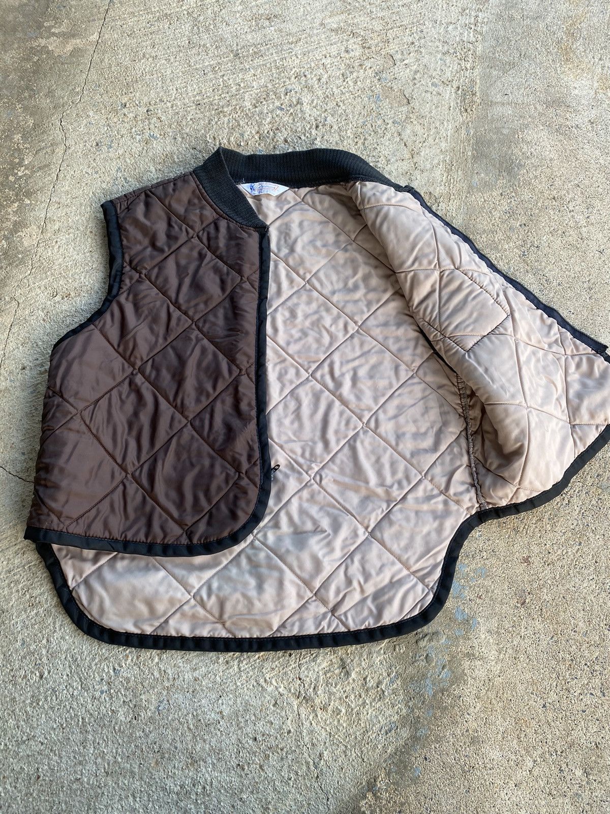 Vintage Vintage Brown Quilted Puffer Vest Size US L / EU 52-54 / 3 - 3 Thumbnail