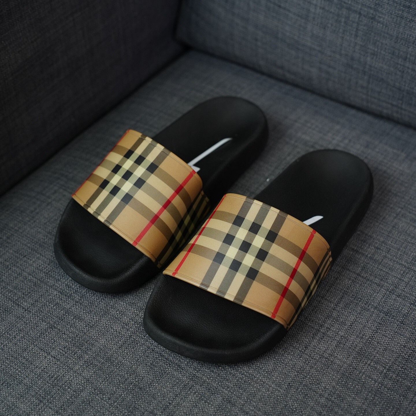 Burberry Burberry Leather Plaid Sandals 7 Men Size US 7 / EU 40 - 1 Thumbnail