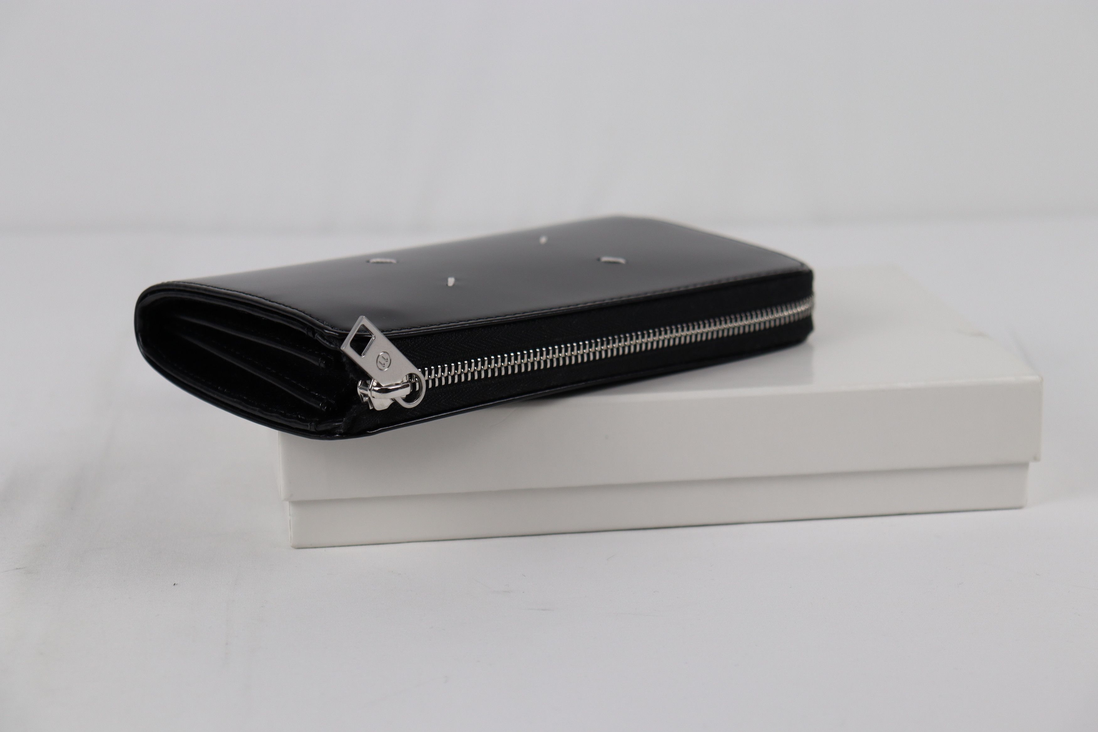 Maison Margiela o1rshd10924 Q.2 / Logo Zip Wallet in Black Size ONE SIZE - 3 Thumbnail