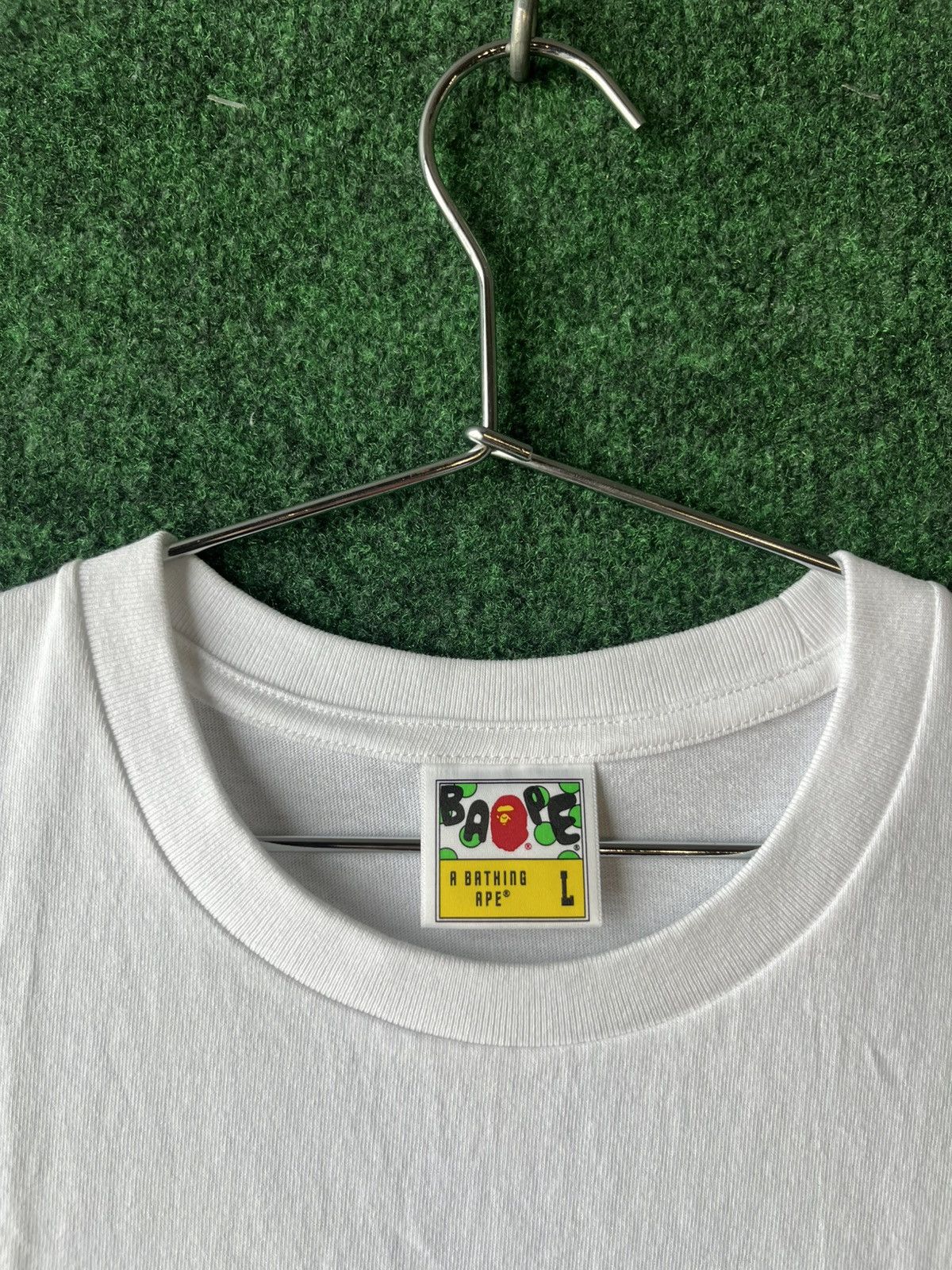 Bape BRAND NEW BAPE ASNKA KANJI GRAFFITI LOGO TEE WHITE/RED LARGE Size US L / EU 52-54 / 3 - 5 Thumbnail
