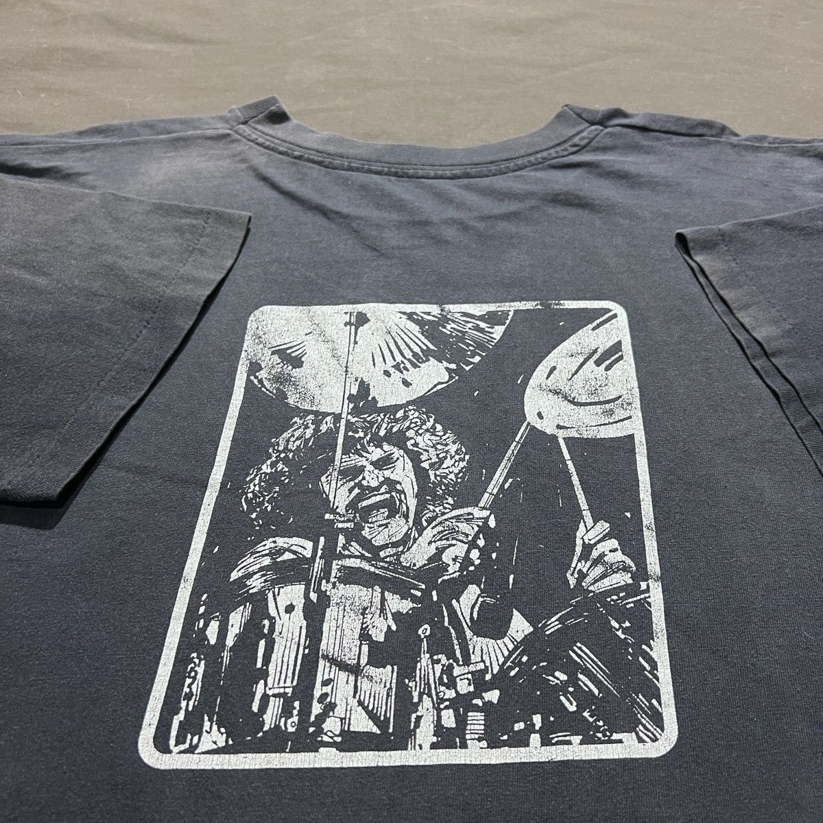 Band Tees Vintage 90s Don Brewer drummer rock Aquarian Faded Thrashed Size US XL / EU 56 / 4 - 1 Thumbnail