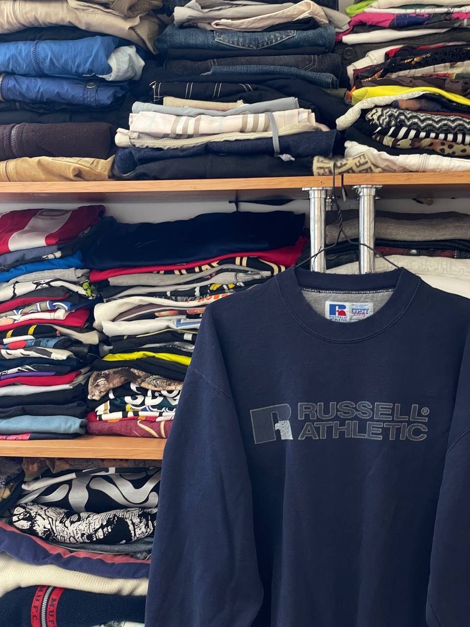 Russell Athletic × Vintage Vintage Russell Athletic Crashed Big Logo Sweatshirt Size US XL / EU 56 / 4 - 3 Thumbnail