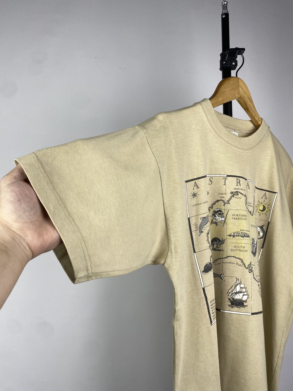 Vintage Vintage 90s rare Art Map Australia Big Logo Y2K T-Shirt Size US S / EU 44-46 / 1 - 3 Thumbnail