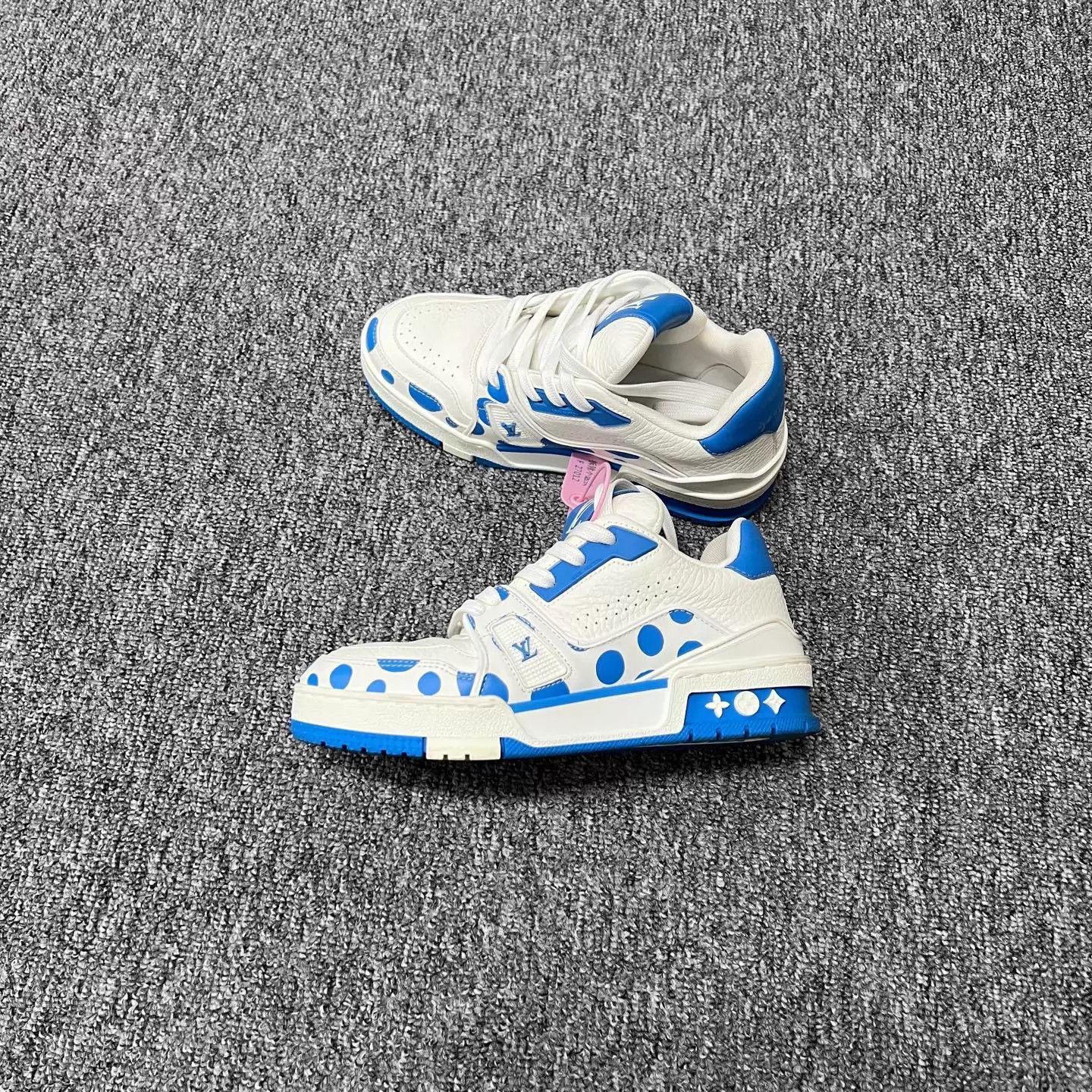 Louis Vuitton LV x Yayoi Kusama Blue White Polka Dot Trainer 35.5 99 Size US 5 / IT 35 - 1 Thumbnail