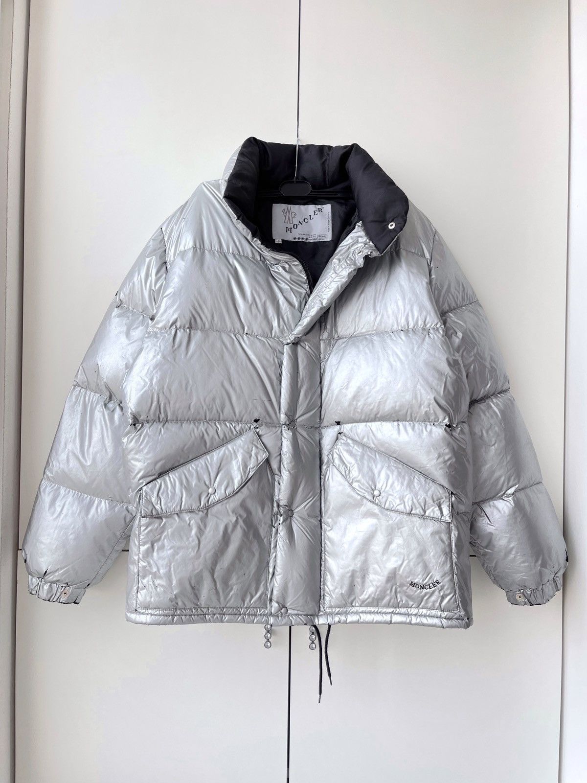 Moncler Vintage Moncler Grenoble Silver Puffer Jacket Down 90’s Size US L / EU 52-54 / 3 - 1 Thumbnail