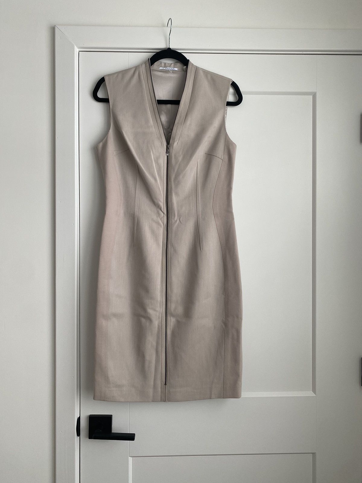 Eli Tahari women NWT perfect sneath ivory formal dress
