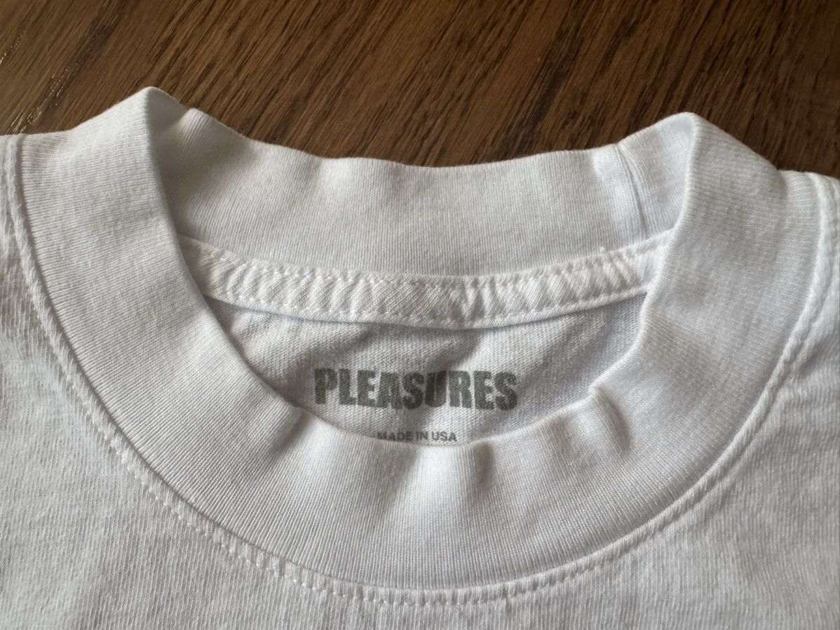 Pleasures Small White A Girl is A Gun Tee Shirt Merch Joy Red Black Size US S / EU 44-46 / 1 - 14 Thumbnail