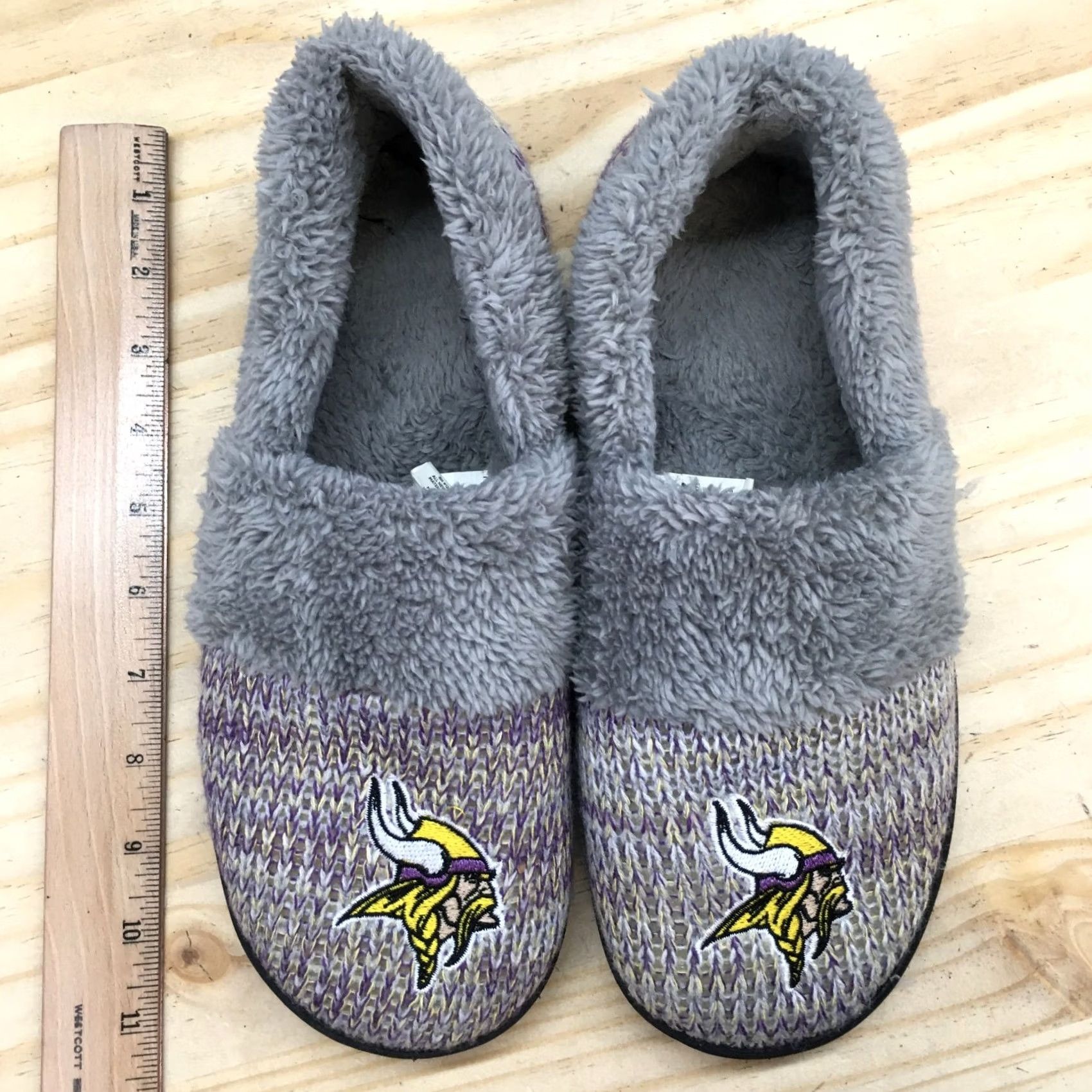 Vintage FOCO Slippers Womens 10 Gray Minnesota Vikings NFL Slip On Comfort Faux Fur Size US 10 / IT 40 - 5 Thumbnail