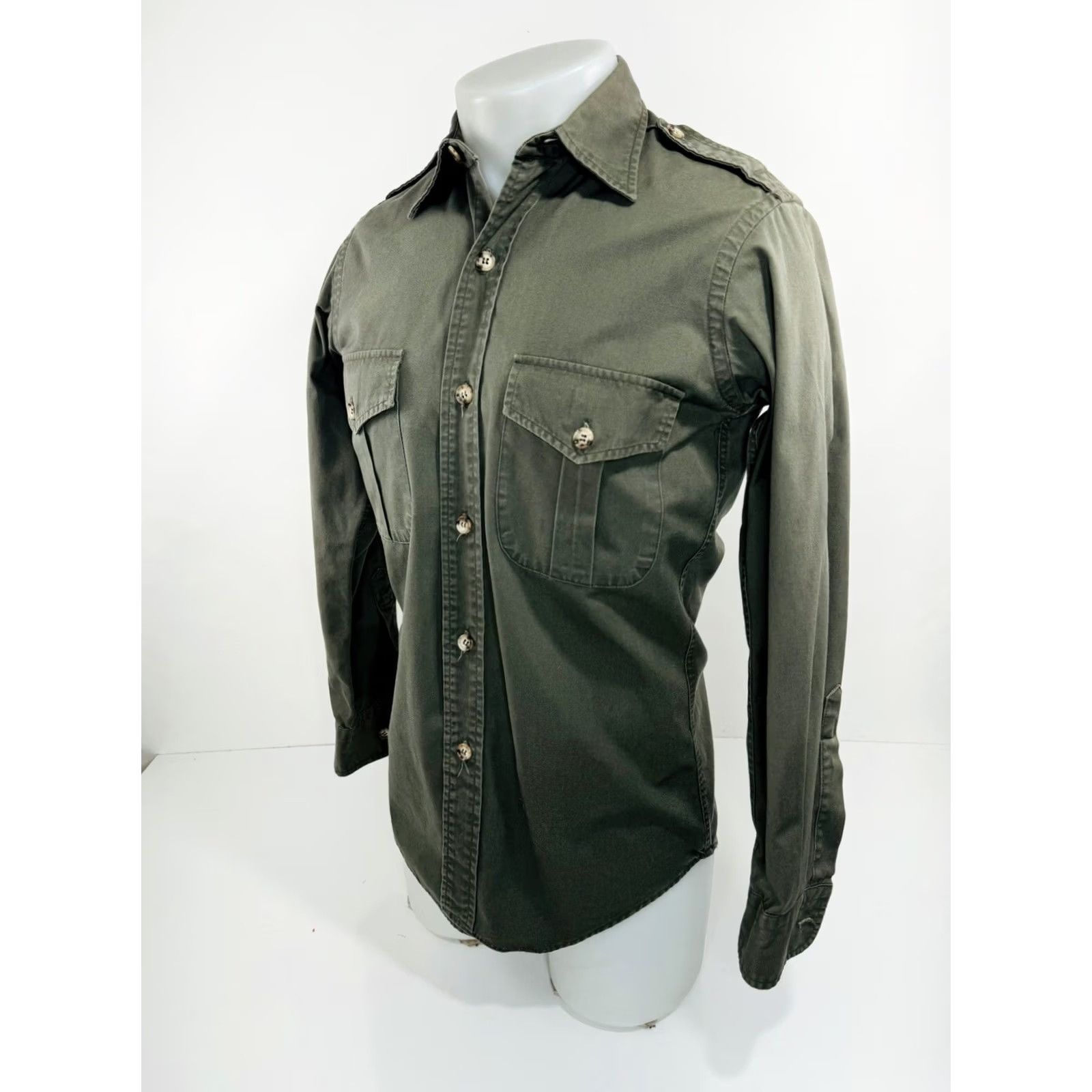 Abercrombie & Fitch Abercrombie & Fitch Safari Shirt Mens S Green Long Sleeve Button-Up Epaulet Vintage Shirt Mens S Green Safari Vintage Shirt Size US S / EU 44-46 / 1 - 2 Thumbnail