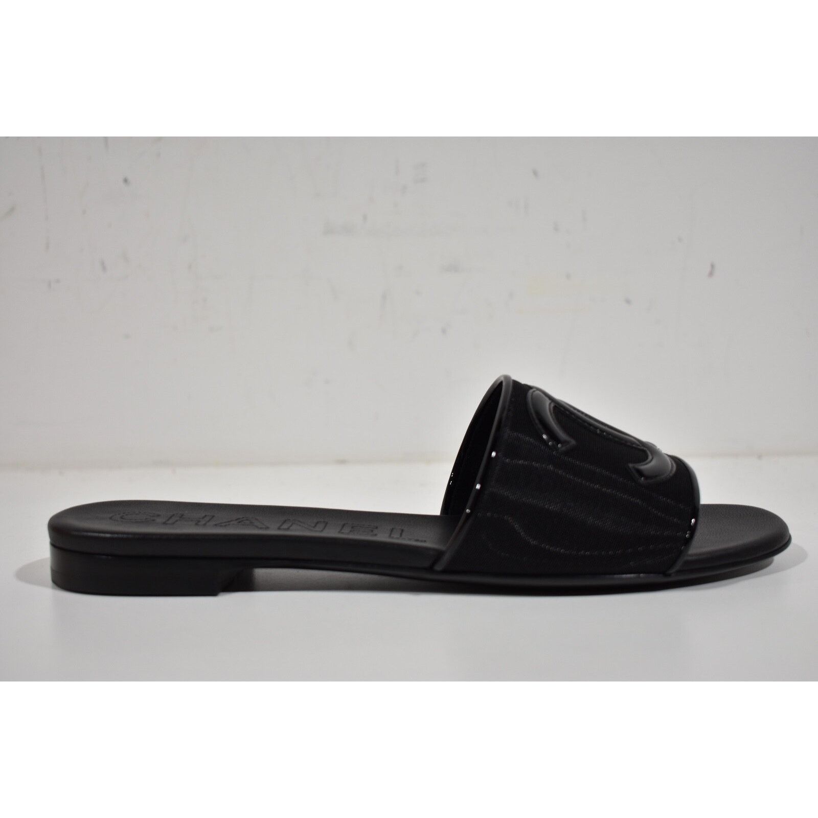 Chanel Chanel 23P Black Mesh Patent Leather CC Logo Slide Sandal Size US 8 / IT 38 - 2 Thumbnail