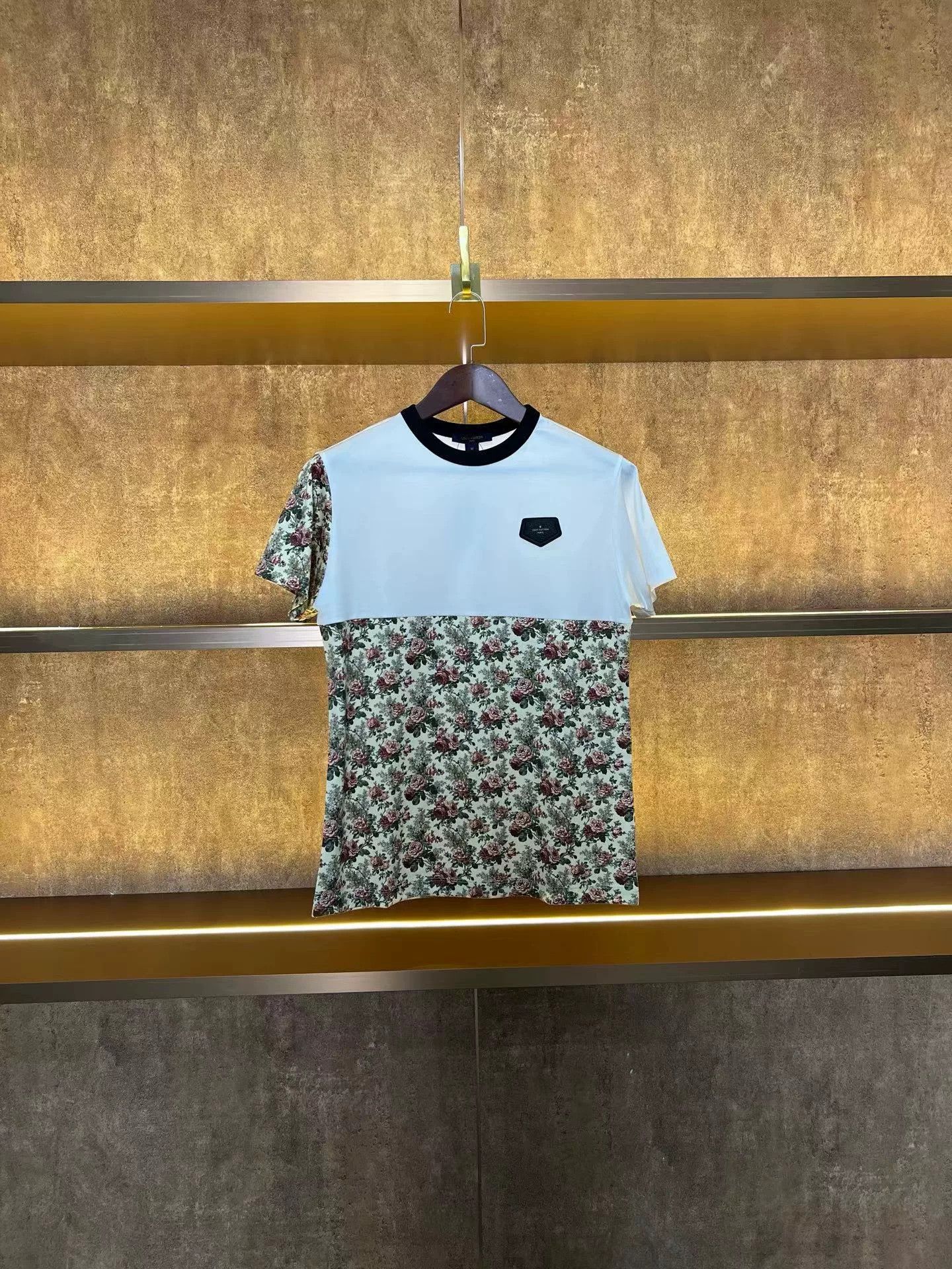 Louis Vuitton LV Floral Short-Sleeve Top Size M / US 6-8 / IT 42-44 - 1 Thumbnail