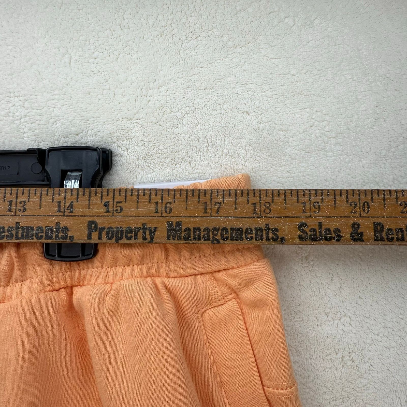Nike NIKE GENDER NEUTRAL XX-LARGE COMFY ORANGE SHORTS DJ0377-805 Size US 40 / EU 56 - 6 Thumbnail