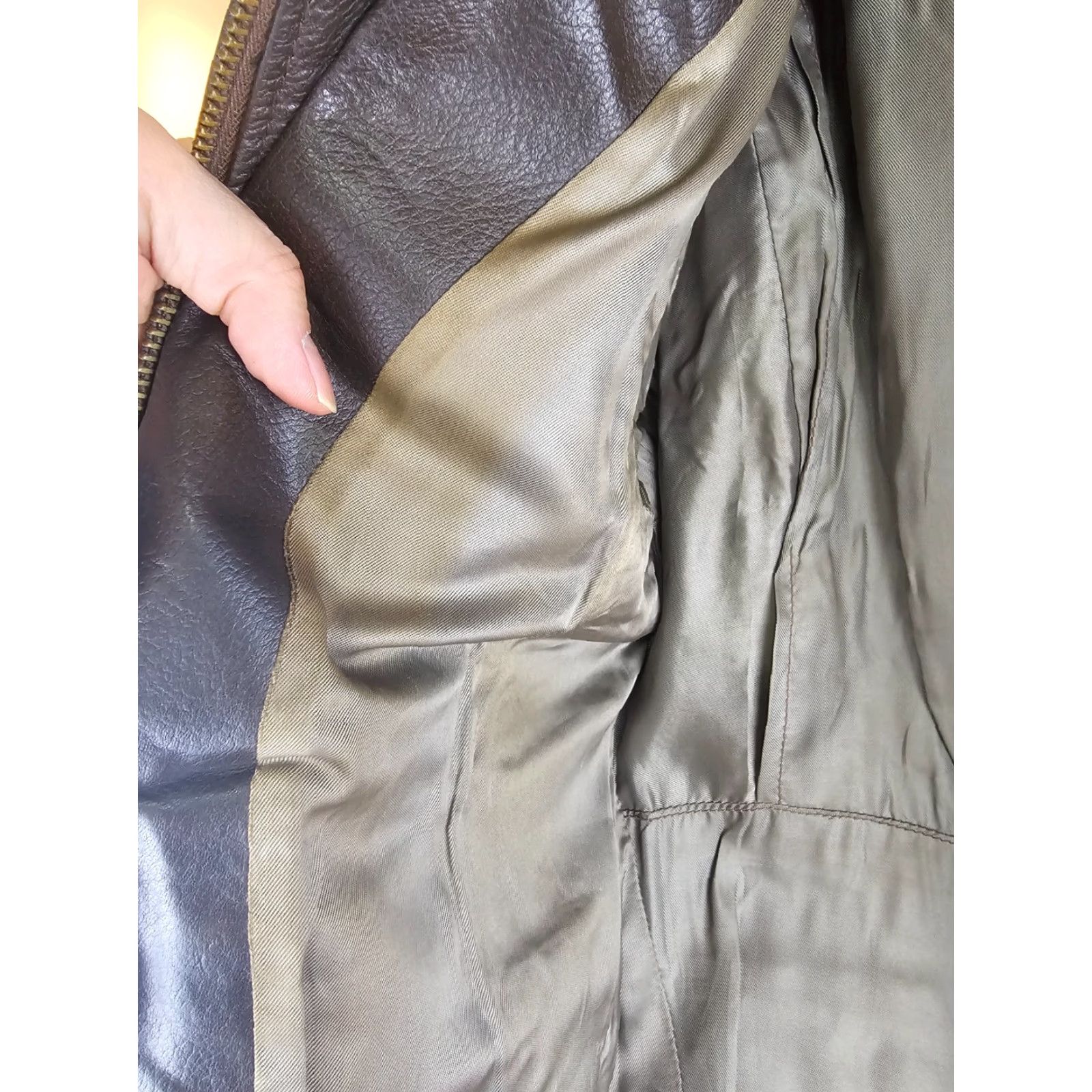 Schott VINTAGE SCHOTT G-1 FLIGHT BOMBER LEATHER JACKET SZ 36 Men Brown 70s 26" Top to Bottom 21" Chest 24" Shoulder to Cuff 17" Cross Shoulder Size US XXS / EU 40 - 7 Thumbnail