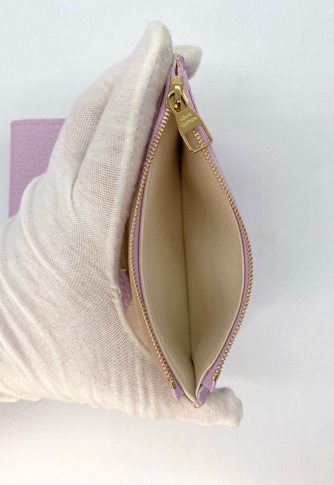 Louis Vuitton Louis Vuitton Portefeuille Capucines Compact Trifold Wallet Size ONE SIZE - 13 Thumbnail