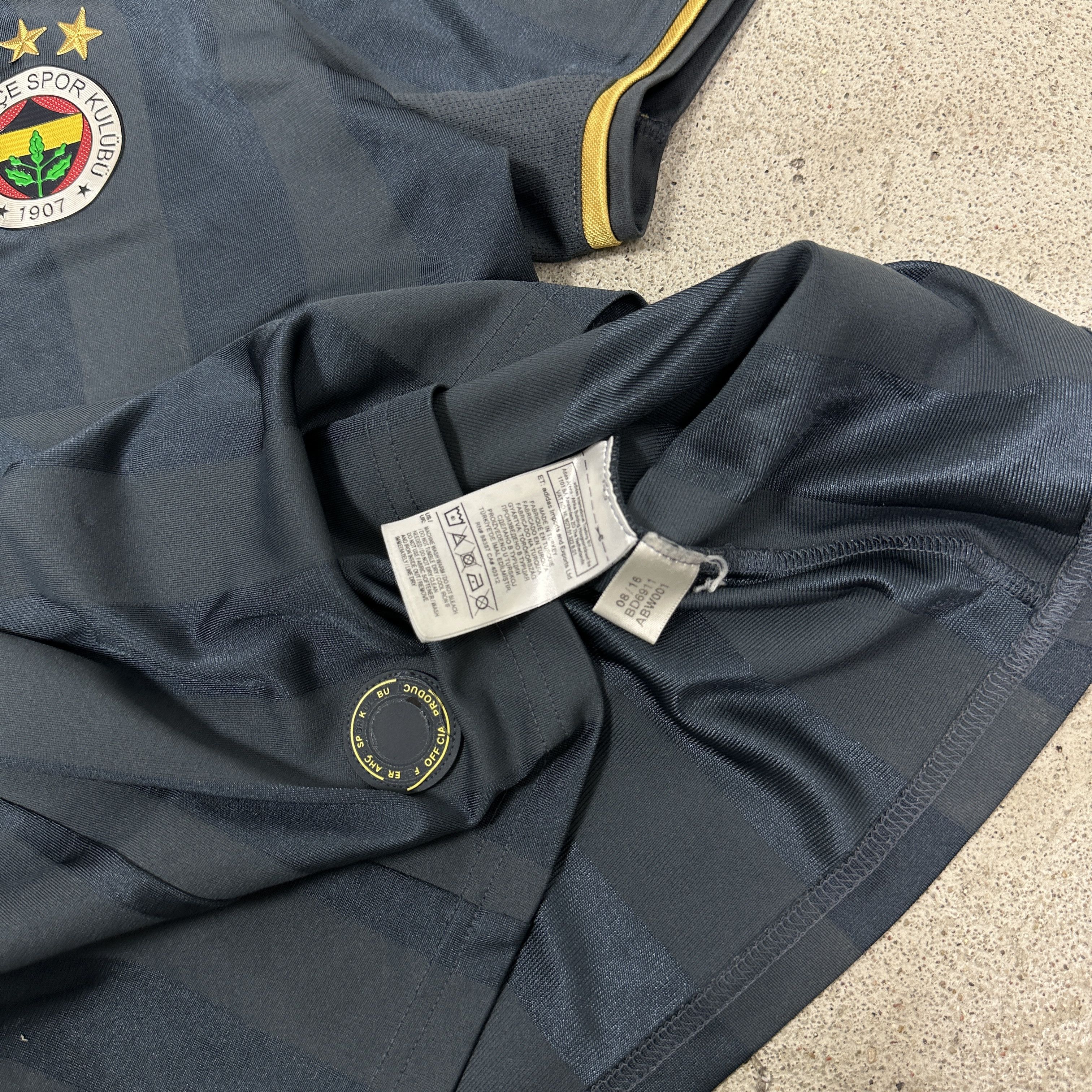 Adidas Vintage Sporty Fenerbahce SK 16/17 3rd Jersey T-shirt Size US M / EU 48-50 / 2 - 3 Thumbnail