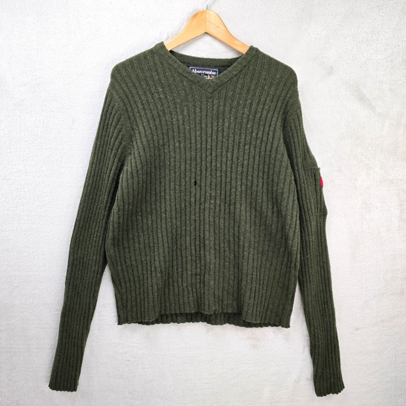 Abercrombie & Fitch Vintage Abercrombie & Fitch Wool V-neck Sweater XL 90s HOLES Size US XL / EU 56 / 4 - 1 Thumbnail