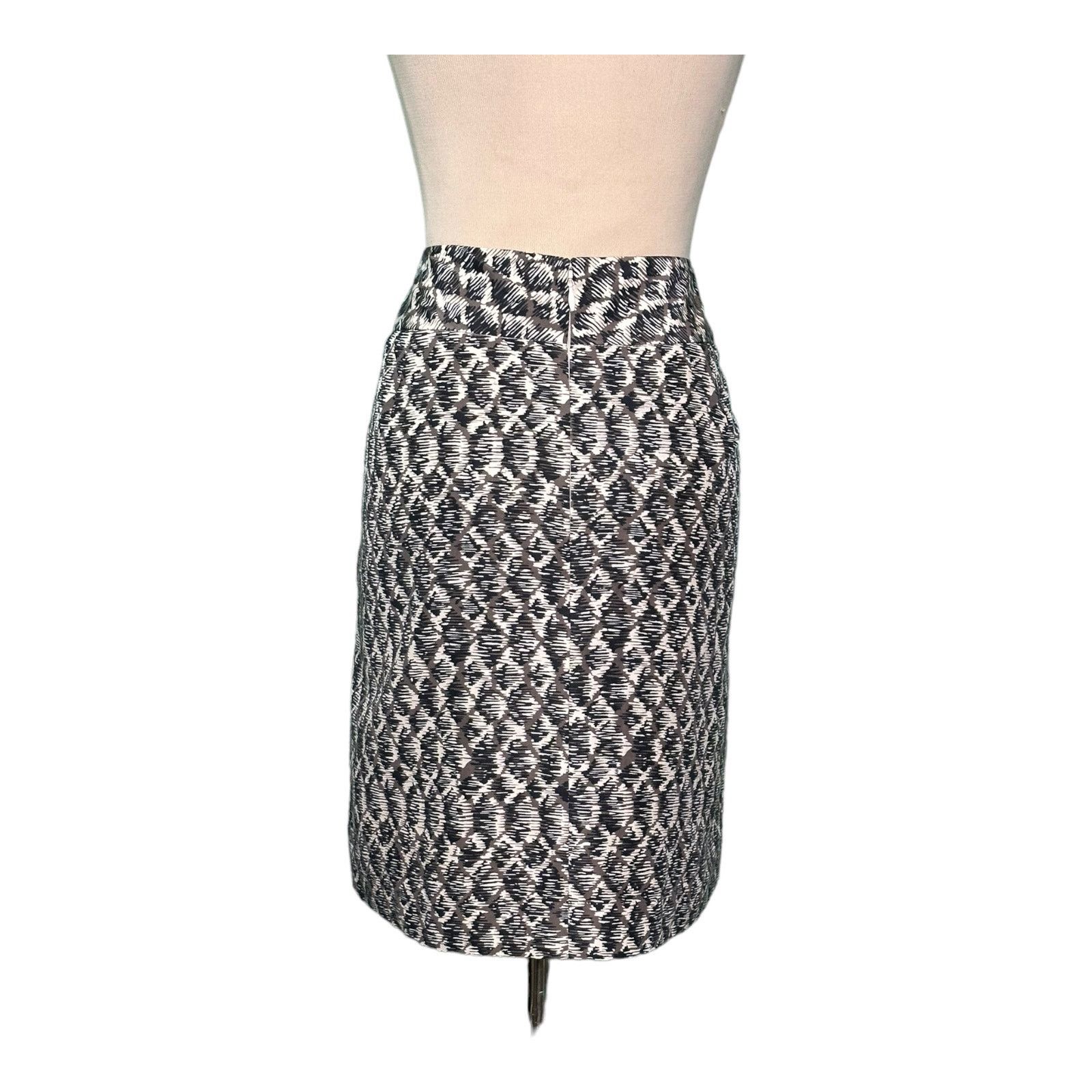 Banana Republic Banana Republic black cream pleated mini skirt size 4 Size 29" - 2 Thumbnail