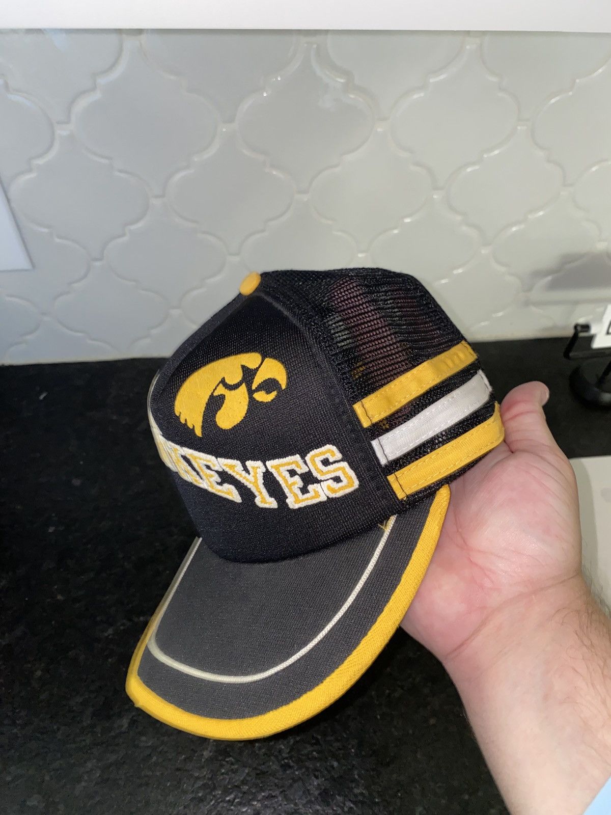 Other Vintage 80s Iowa Hawkeyes striped trucker hat Size ONE SIZE - 4 Thumbnail