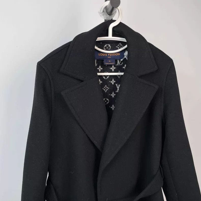 Louis Vuitton Louis Vuitton Wool lapel long-sleeve belted coat with pres Size XS / US 0-2 / IT 36-38 - 3 Thumbnail