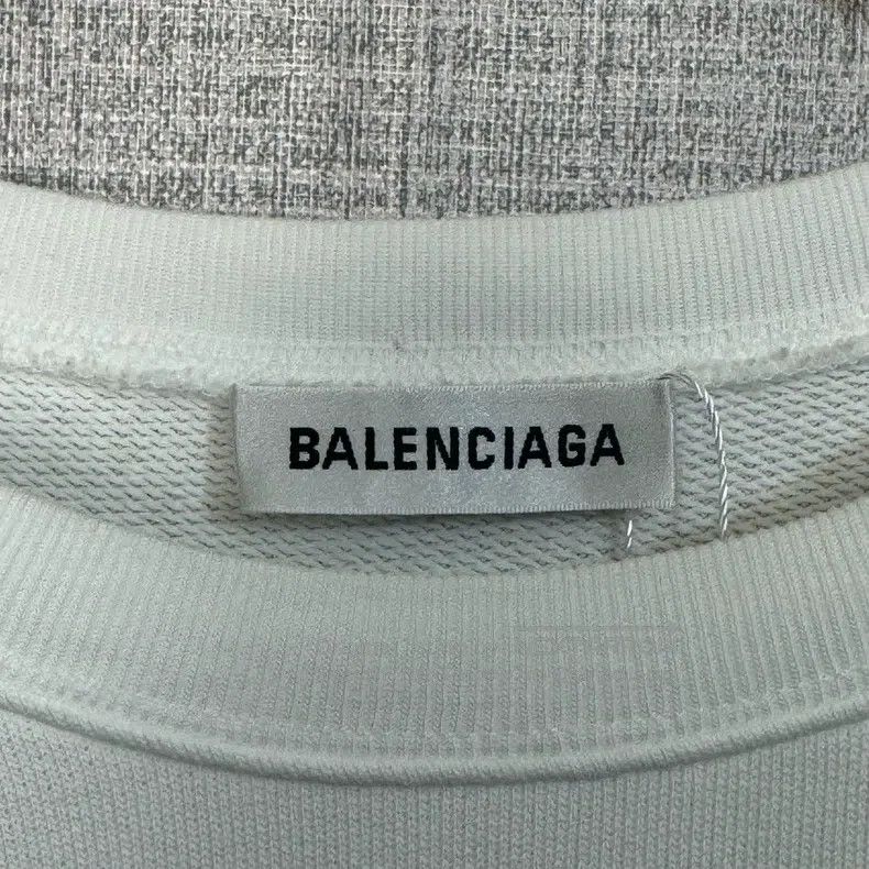 Balenciaga Balenciaga Buckle logo white hooded sweater Size US S / EU 44-46 / 1 - 3 Thumbnail