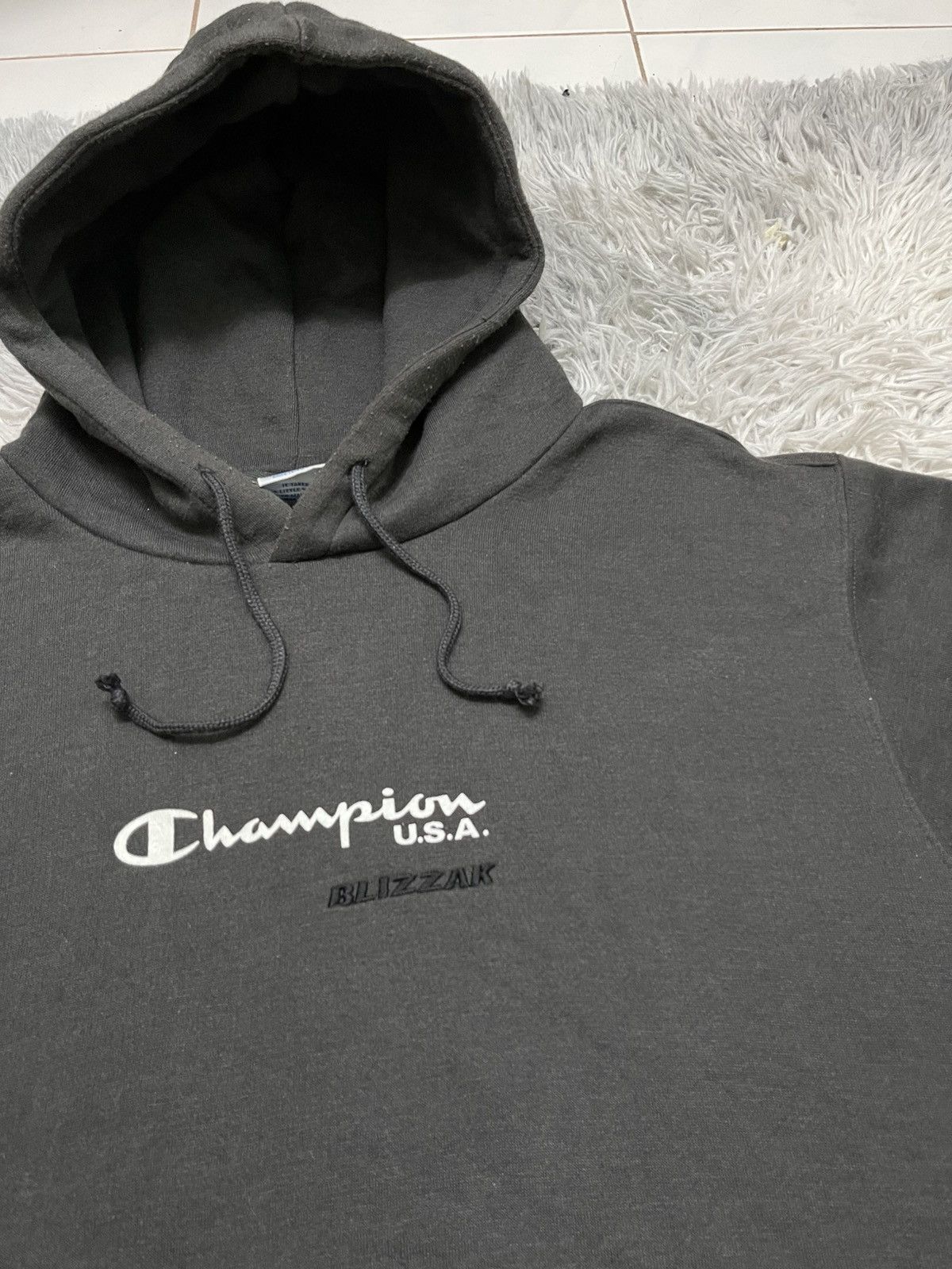 Champion 2000s CHAMPION BLIZZARD EMBROIDERY HOODIE NICELY FADED Size US L / EU 52-54 / 3 - 6 Thumbnail