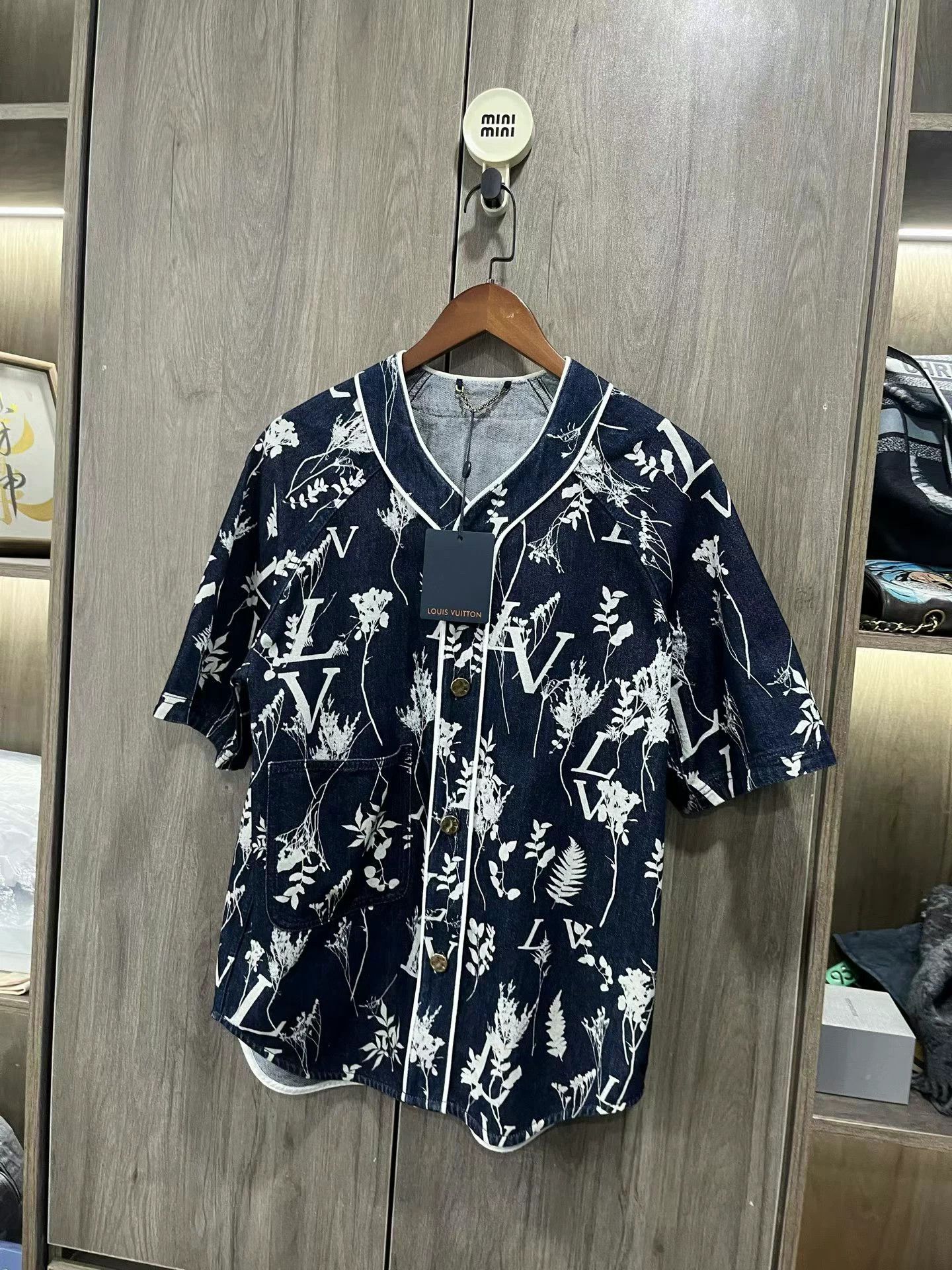 Louis Vuitton Louis Vuitton LV button ups Size US S / EU 44-46 / 1 - 4 Thumbnail