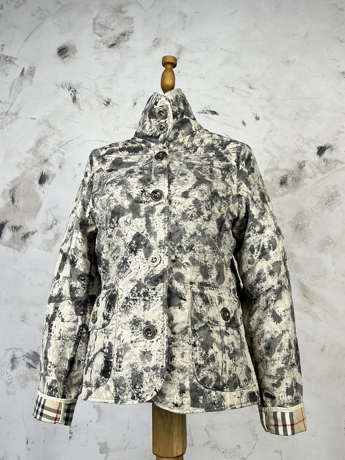 Burberry Vintage Burberry Custom Quilted Jacket Nova Check XS - S Size S / US 4 / IT 40 - 2 Thumbnail
