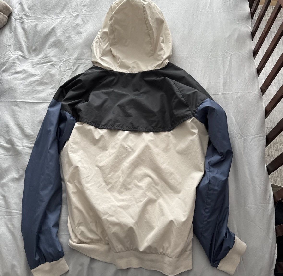 Nike Nike Windbreaker Limited Edition Blue and Cream Colorway Size US L / EU 52-54 / 3 - 4 Thumbnail