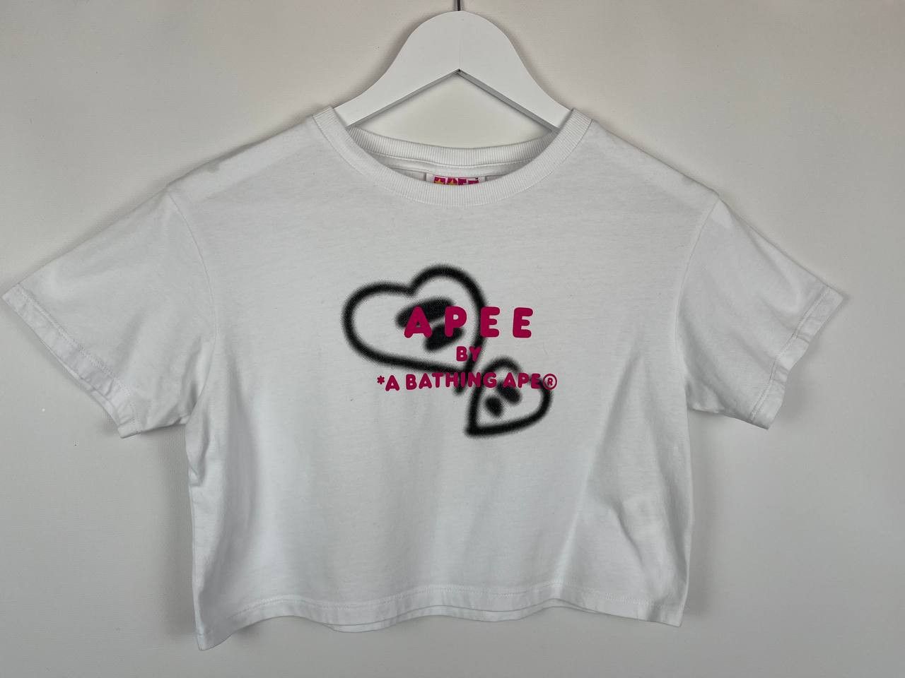 Bape APEE by A Bathing Ape White Heart Graffiti Crop Top T-shirt Size S / US 4 / IT 40 - 1 Thumbnail