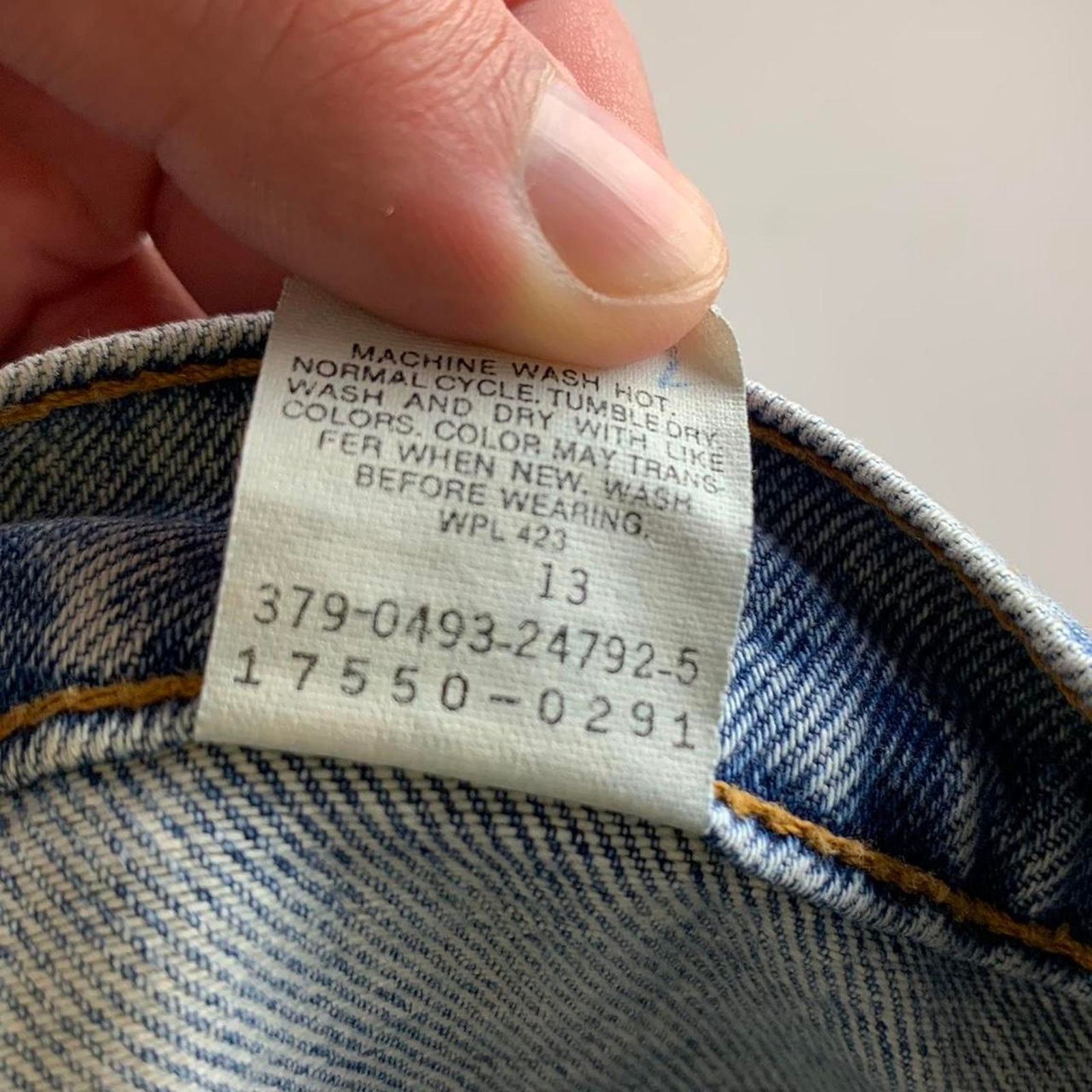 Levi's × Vintage Vintage 90s Women’s Levi’s Light Wash Blue Jeans Size 28" / US 6 / IT 42 - 6 Thumbnail