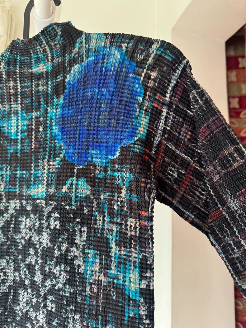 Issey Miyake Issey Miyake size:2 A vintage top with retro blue flowers Size XS / US 0-2 / IT 36-38 - 2 Thumbnail