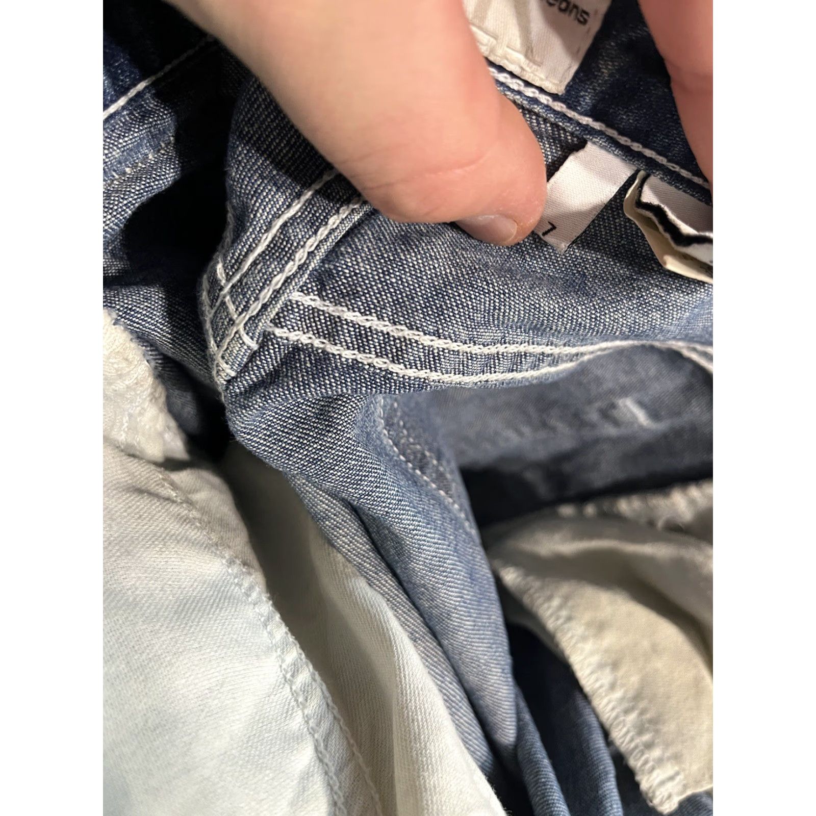 Calvin Klein Calvin Klein Jeans Women’s Straight Leg Denim Blue Light Blue Stone Wash Size 7 5-Pocket Design Inseam 28 in Regular Vintage: No N/A Size 28" / US 6 / IT 42 - 7 Thumbnail