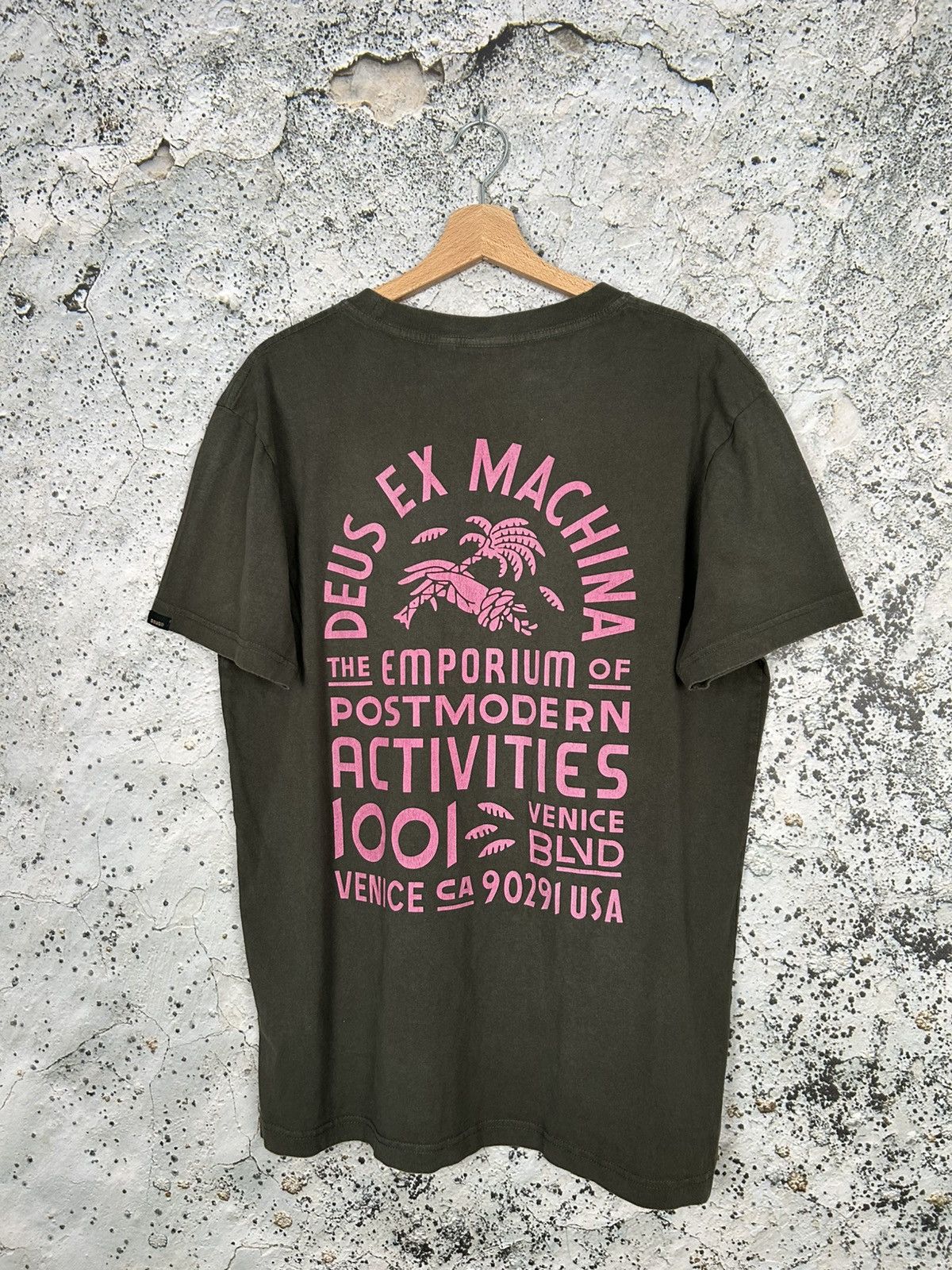 Deus Ex Machina Deus Ex Machina Japan Style Graphic Tee Streetwear Size US L / EU 52-54 / 3 - 1 Thumbnail