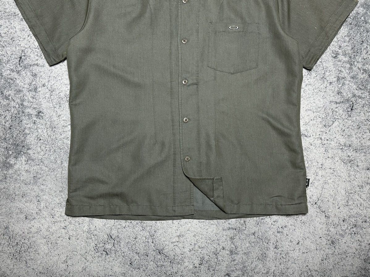 Vintage Vintage Oakley Software Metal Logo Shirt Size US L / EU 52-54 / 3 - 3 Thumbnail