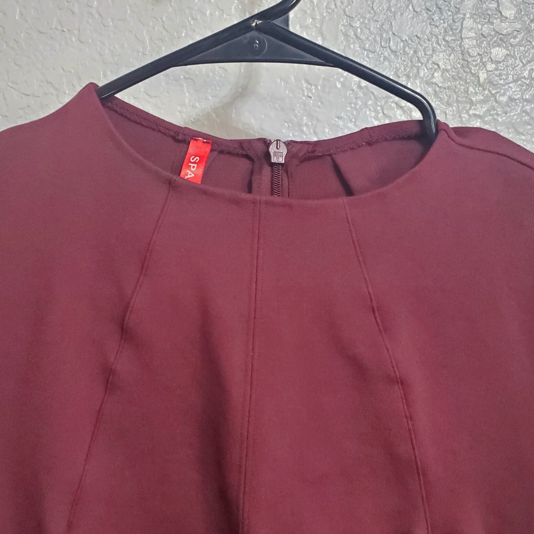 Spanx Spanx The Perfect Funnel Top Women S Chianti Red Short Sleeve Stretch Back Zip Size S / US 4 / IT 40 - 4 Thumbnail